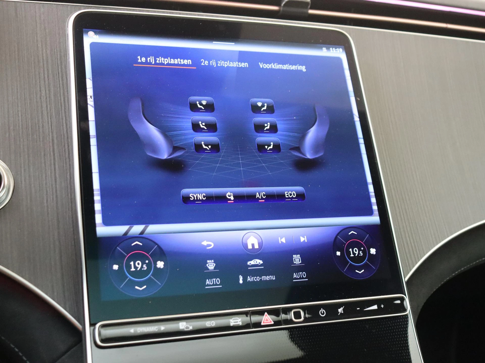Mercedes-Benz-EQE-image-17