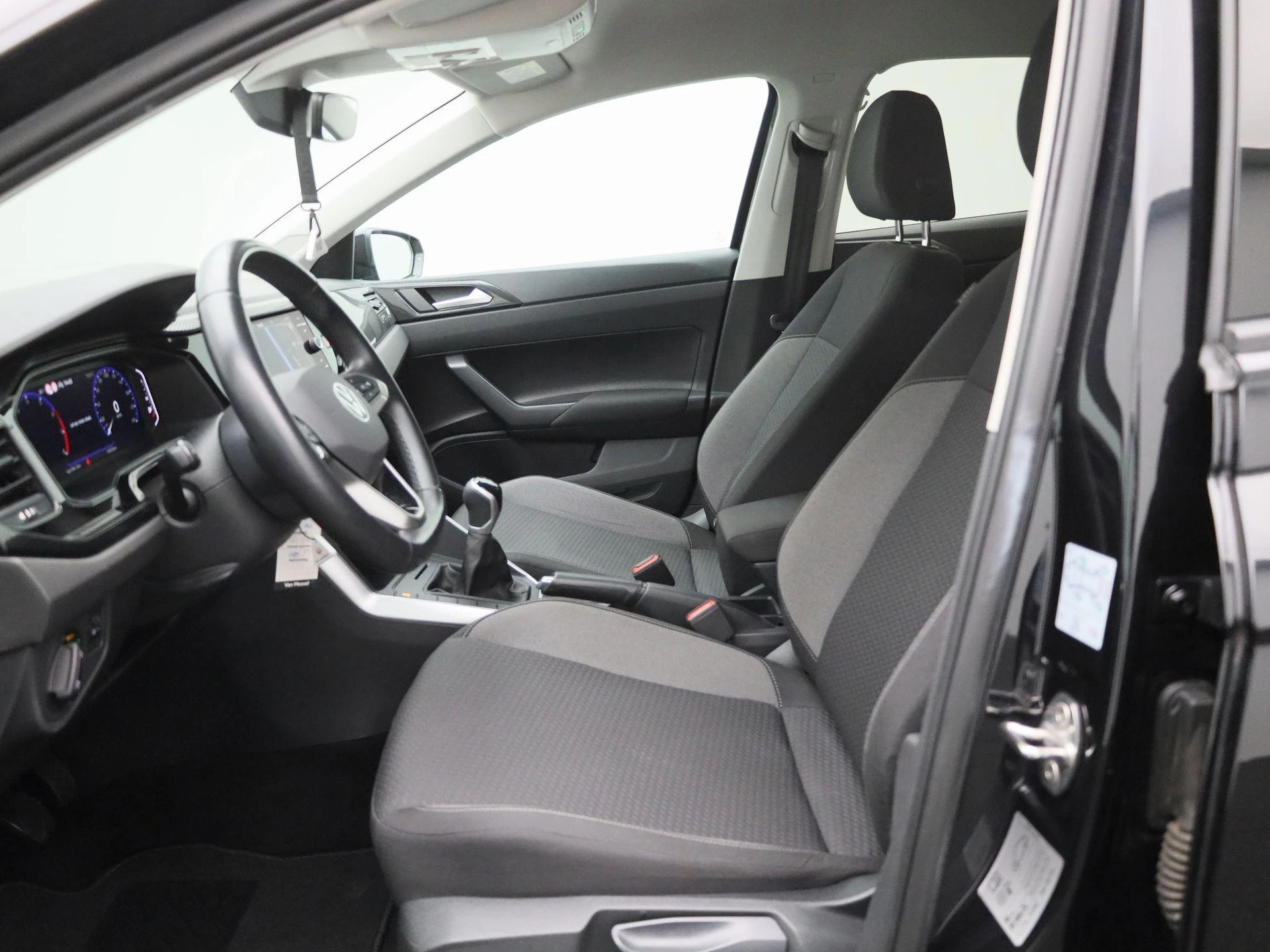 Volkswagen-Polo-image-7