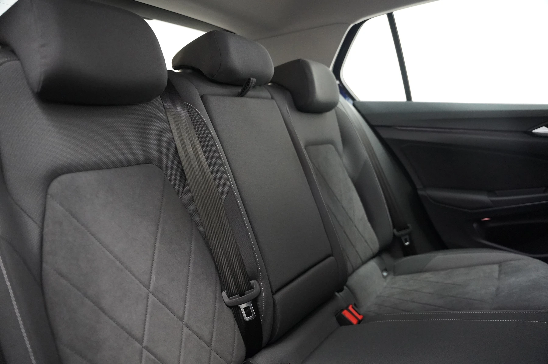 Volkswagen-Golf-image-27