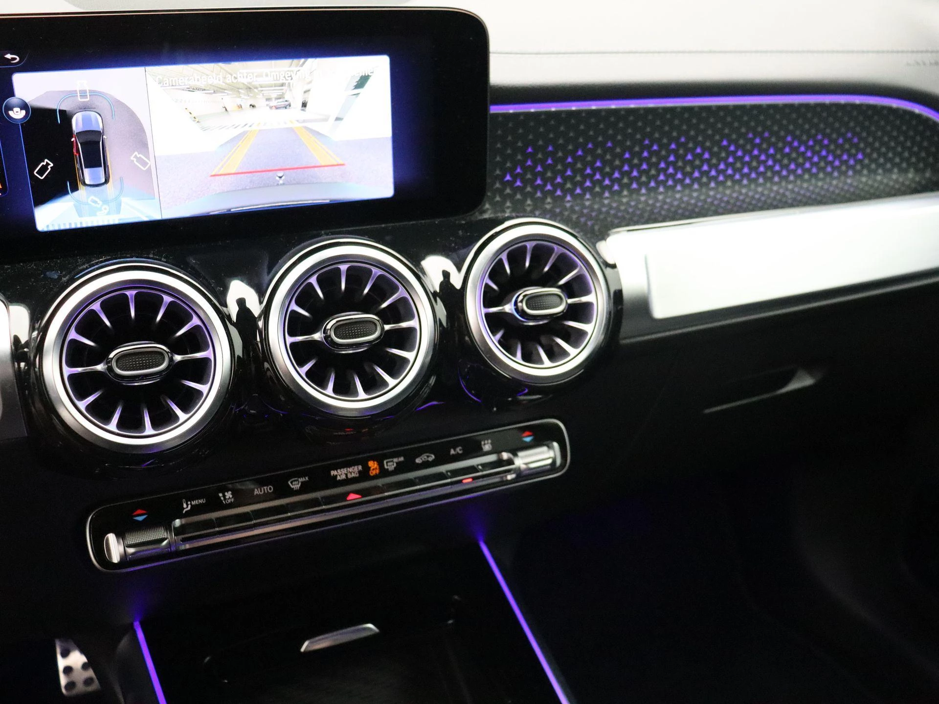 Mercedes-Benz EQB 350 4MATIC AMG Line + LEDER + PANO + BURMESTER + TREKHAAK + HEAD UP +