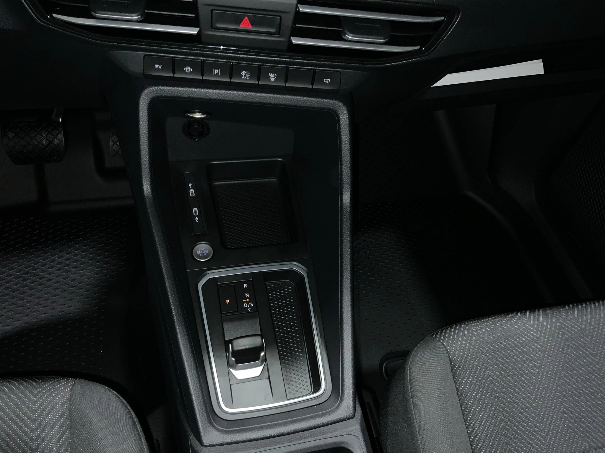 Ford-Transit Connect-image-11