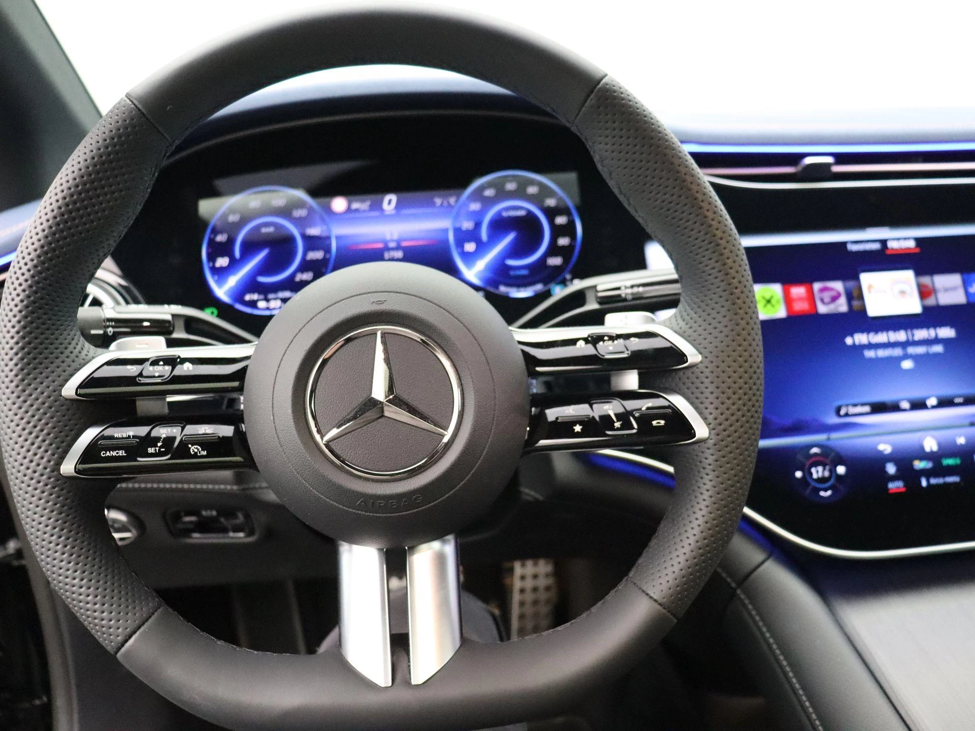 Mercedes-Benz-EQE-image-11