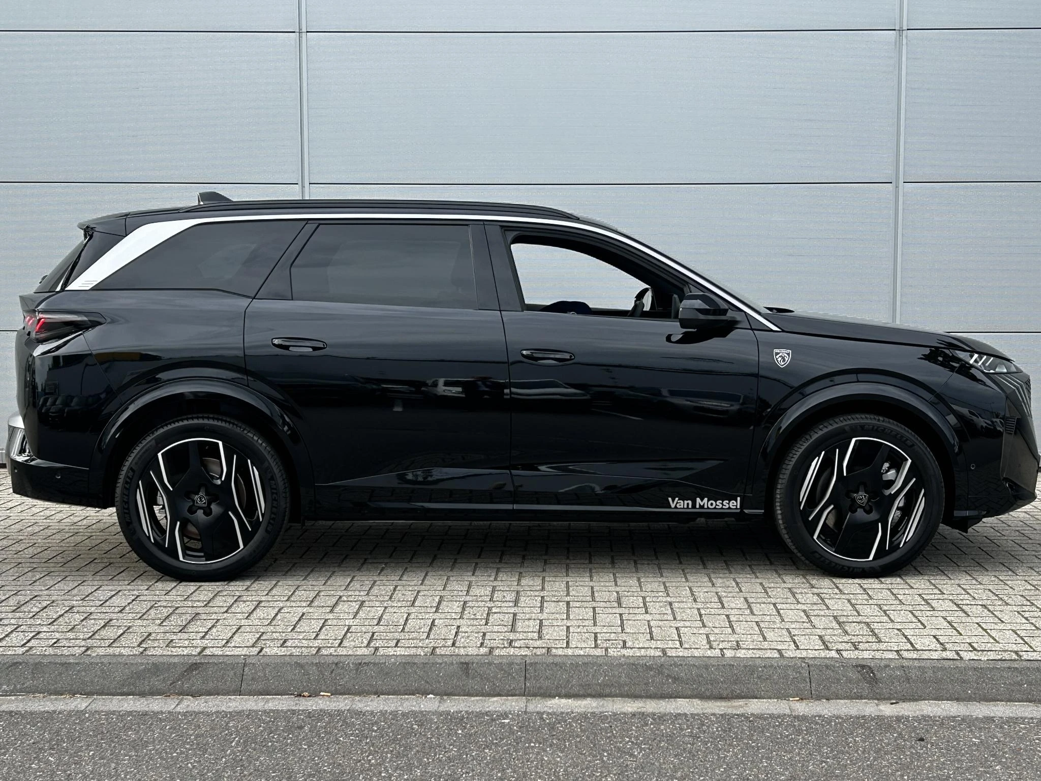 Peugeot-e-5008-image-6