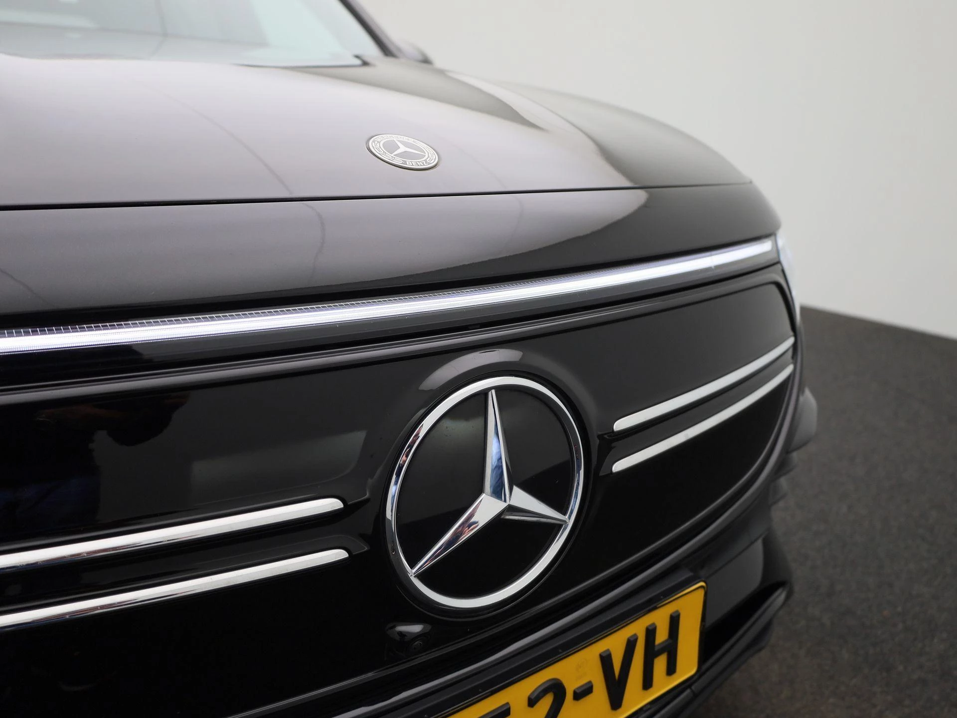 Mercedes-Benz-EQB-image-35