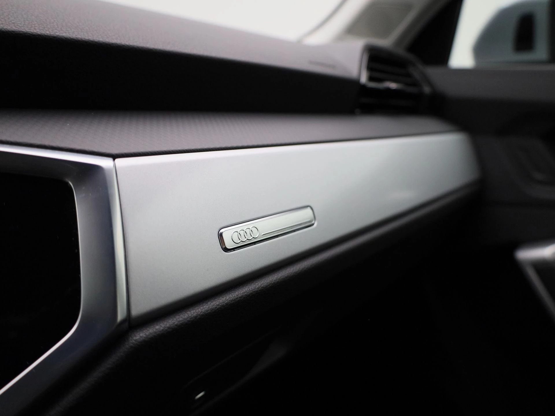 Audi Q3 45 TFSI-e S tronic Bus. Ed. Attraction