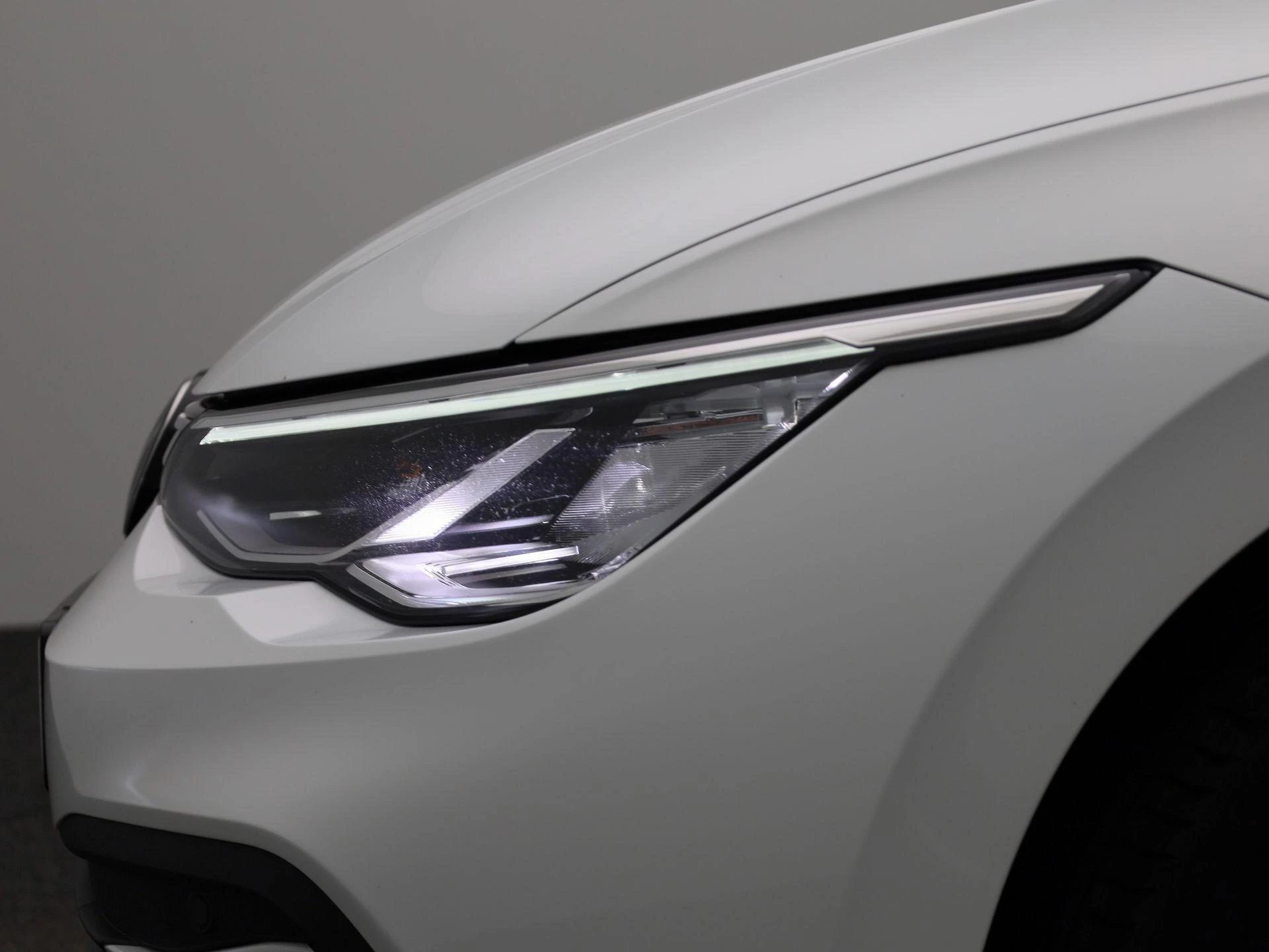 Volkswagen-Golf-image-14