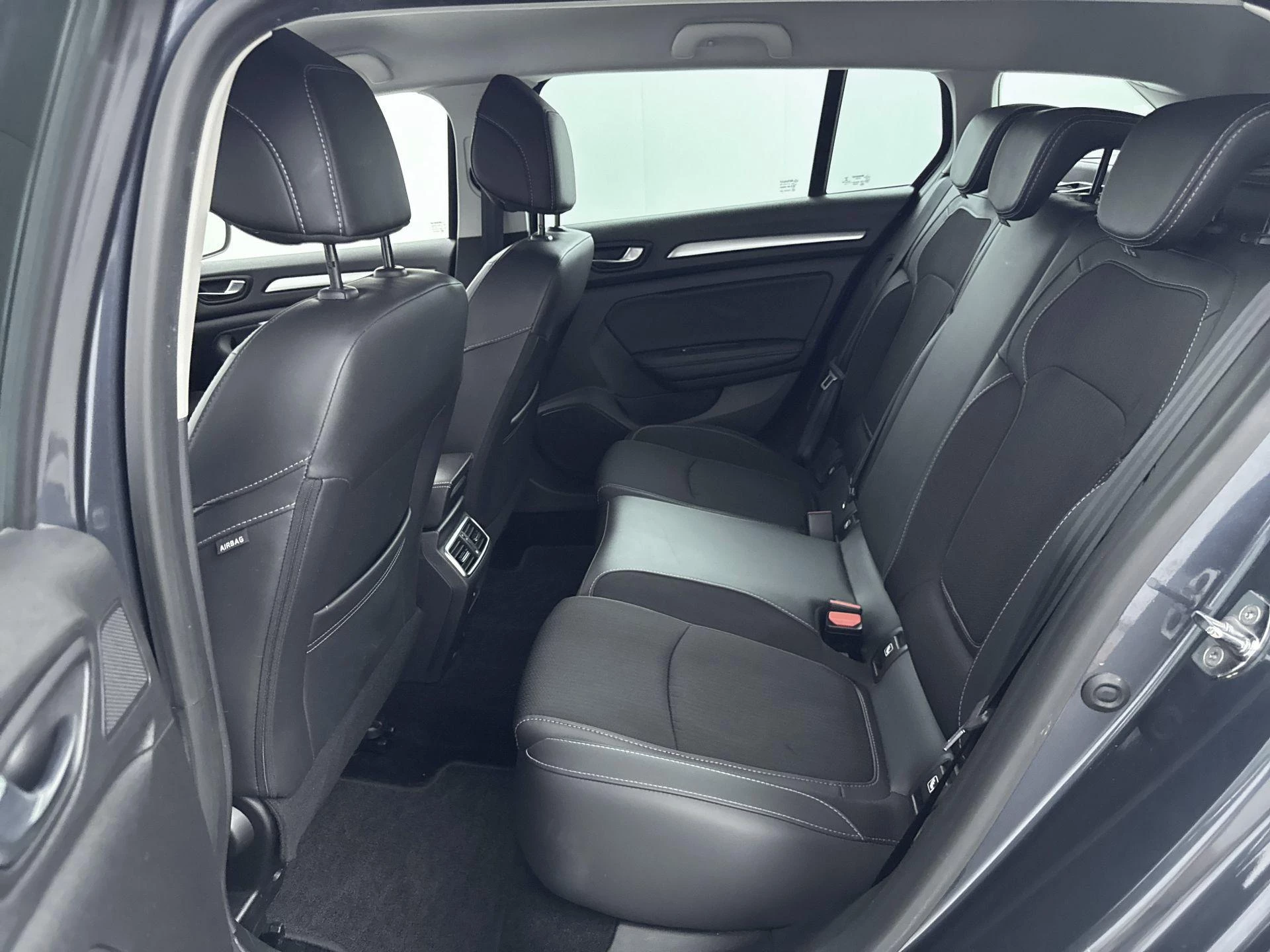 Renault-Mégane Estate-image-25