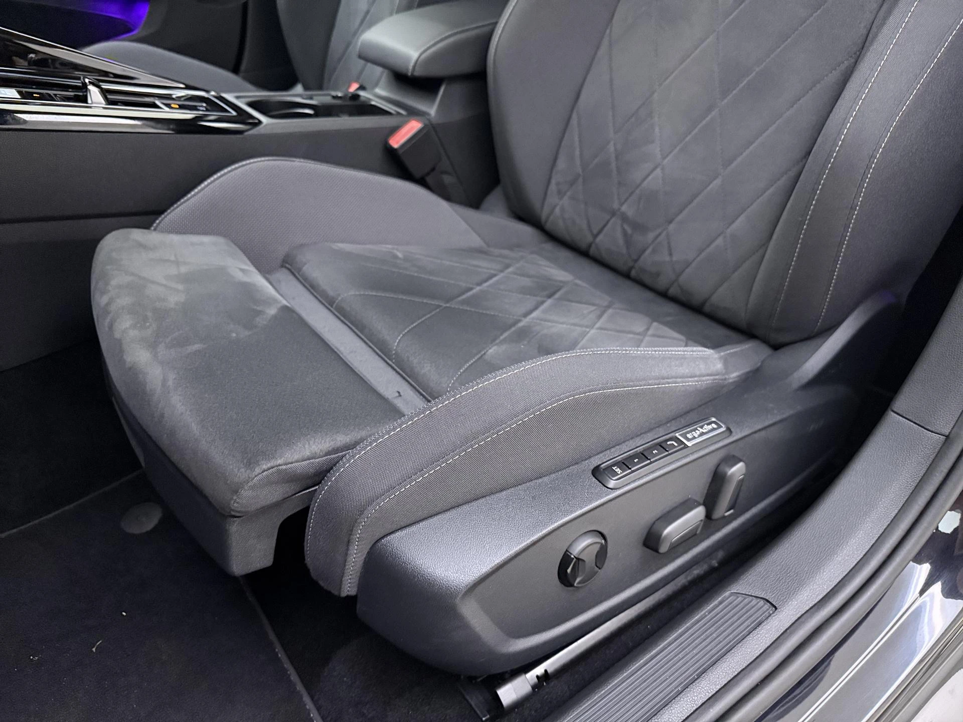 Volkswagen-Golf-image-23