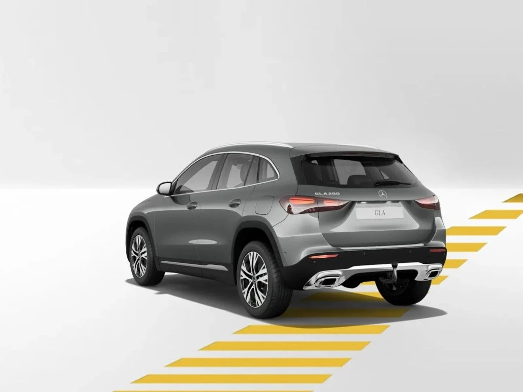 Mercedes-Benz-GLA 200-image-4
