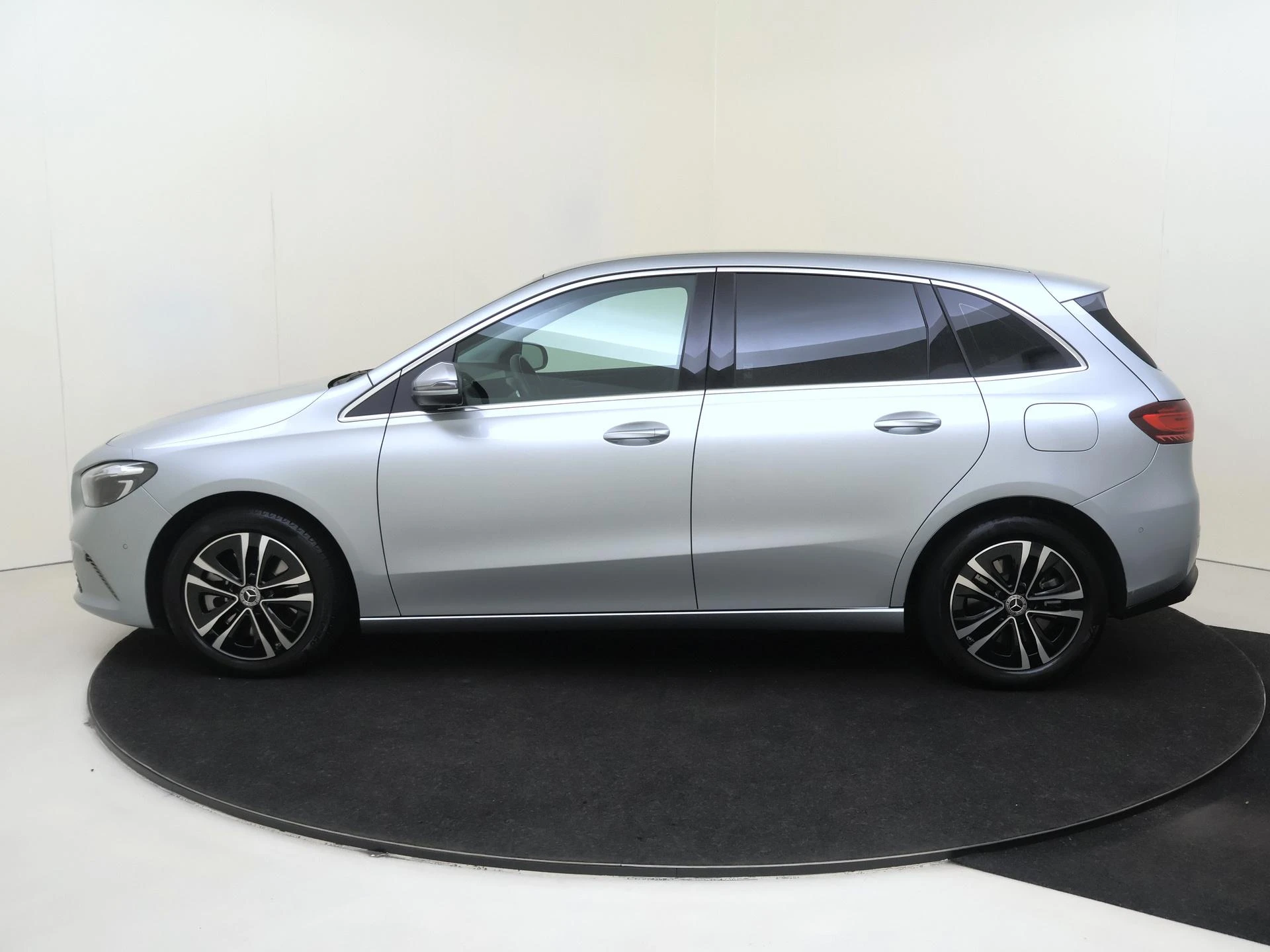 Mercedes-Benz-B-Klasse-image-7