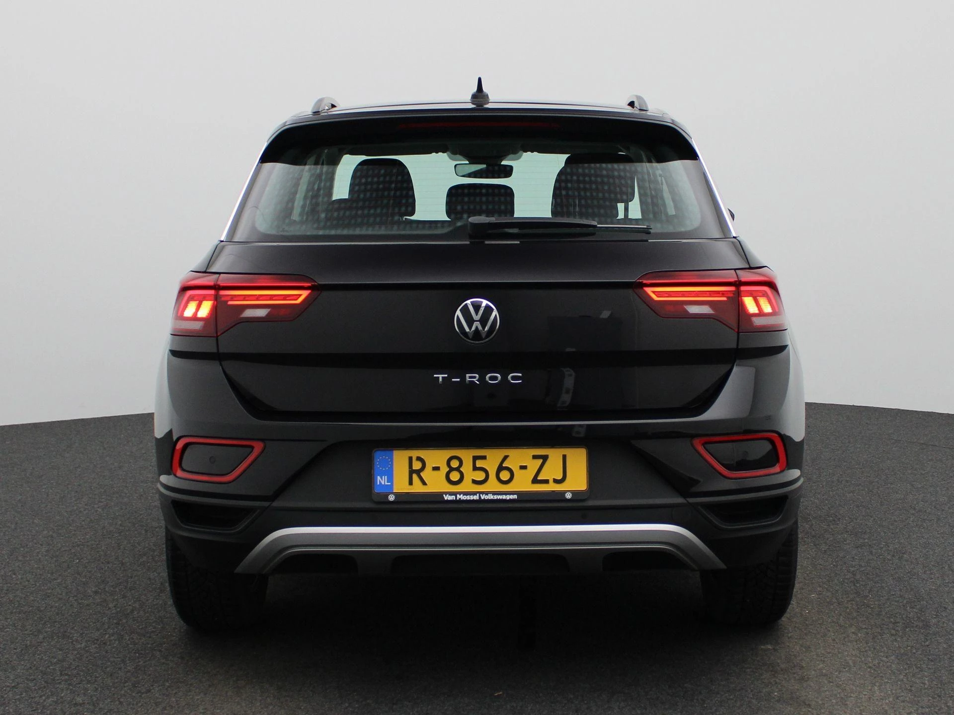 Volkswagen-T-Roc-image-4
