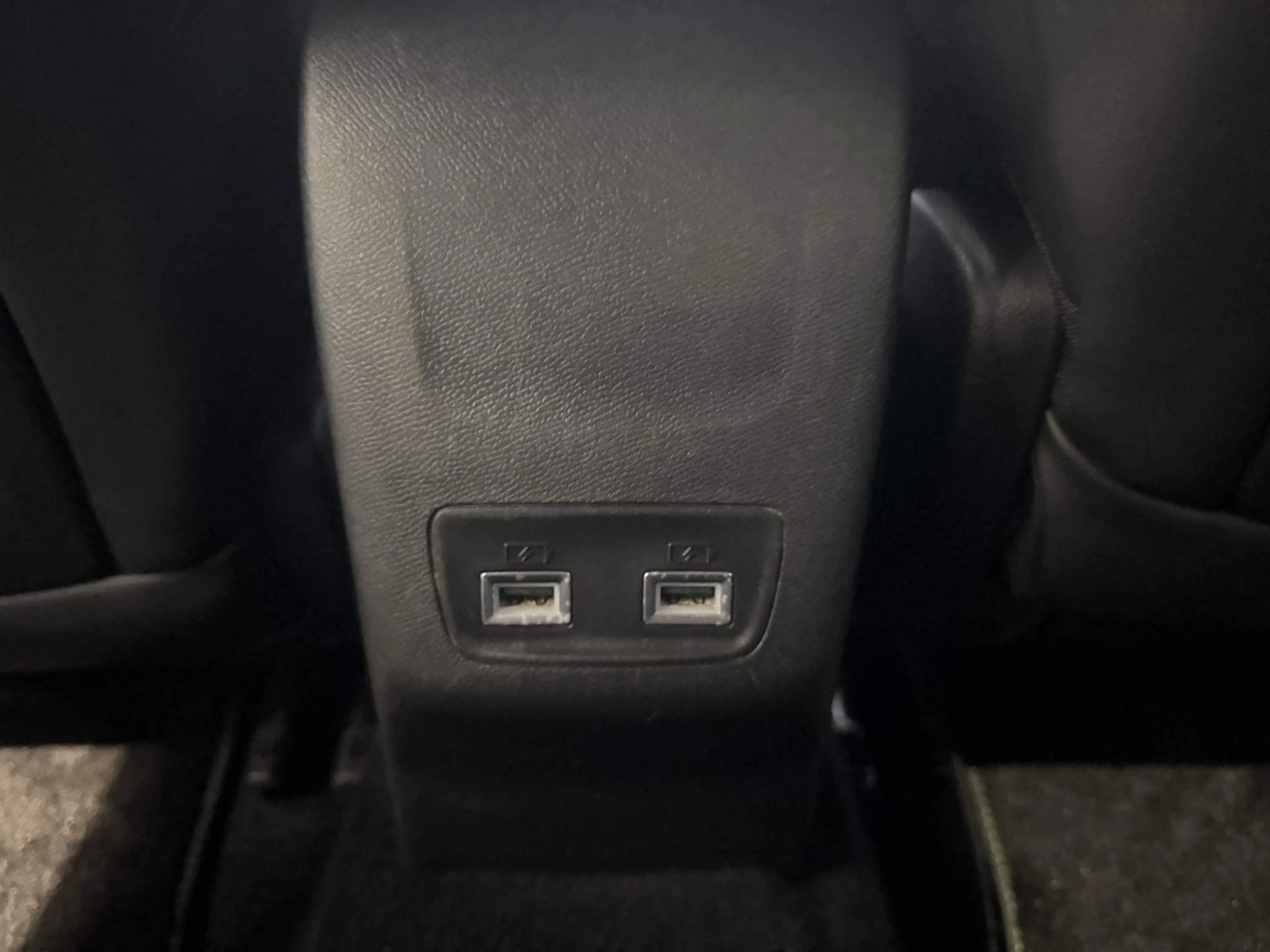 Peugeot-e-208-image-25