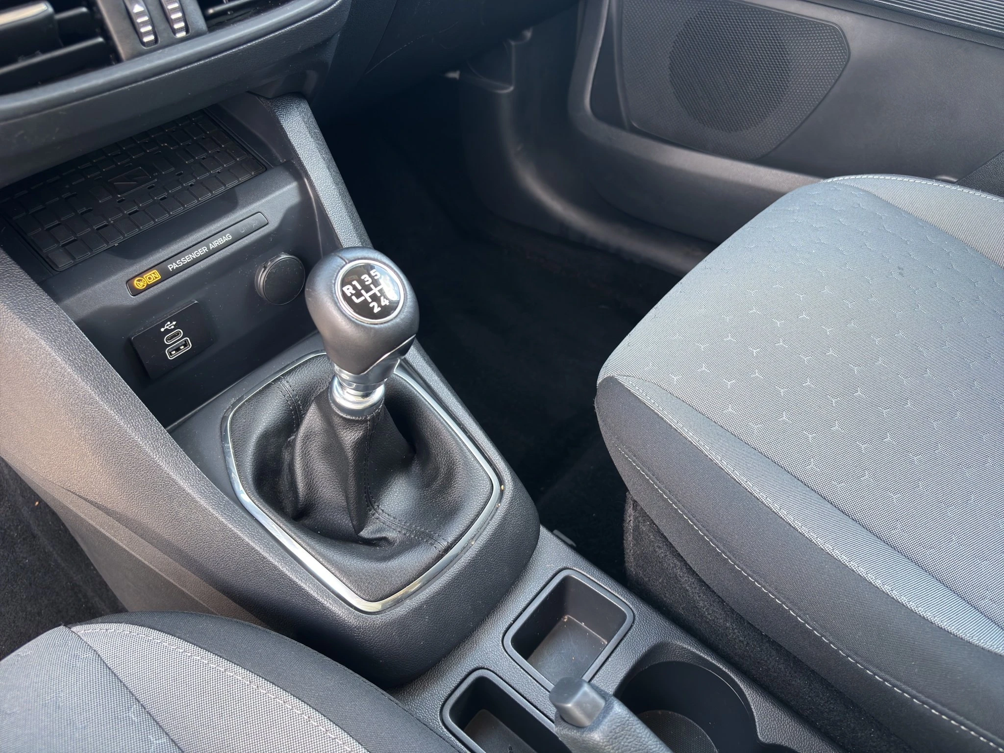 Ford Tourneo Courier 1.0 EcoBoost Titanium