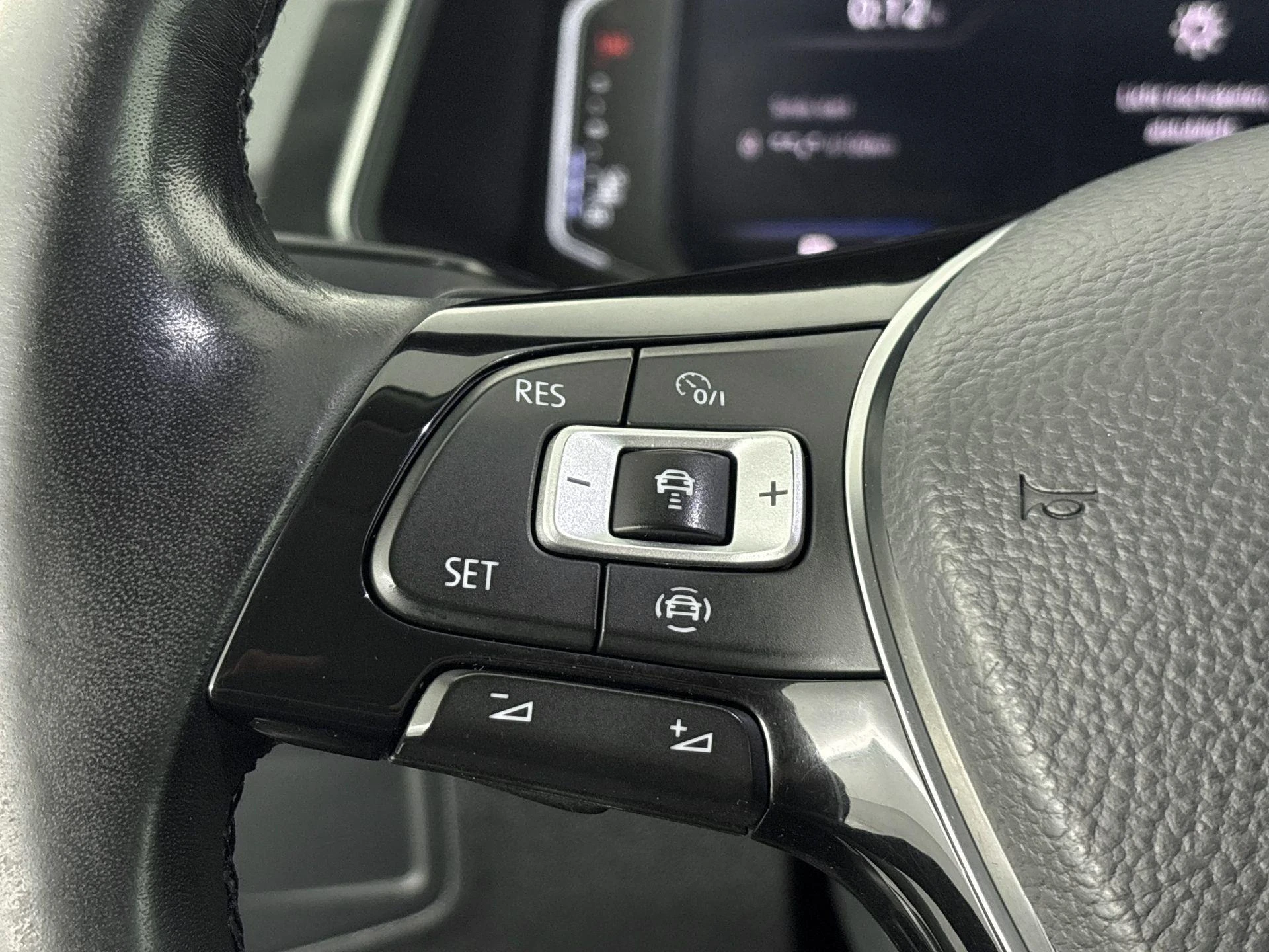 Volkswagen-Tiguan-image-5