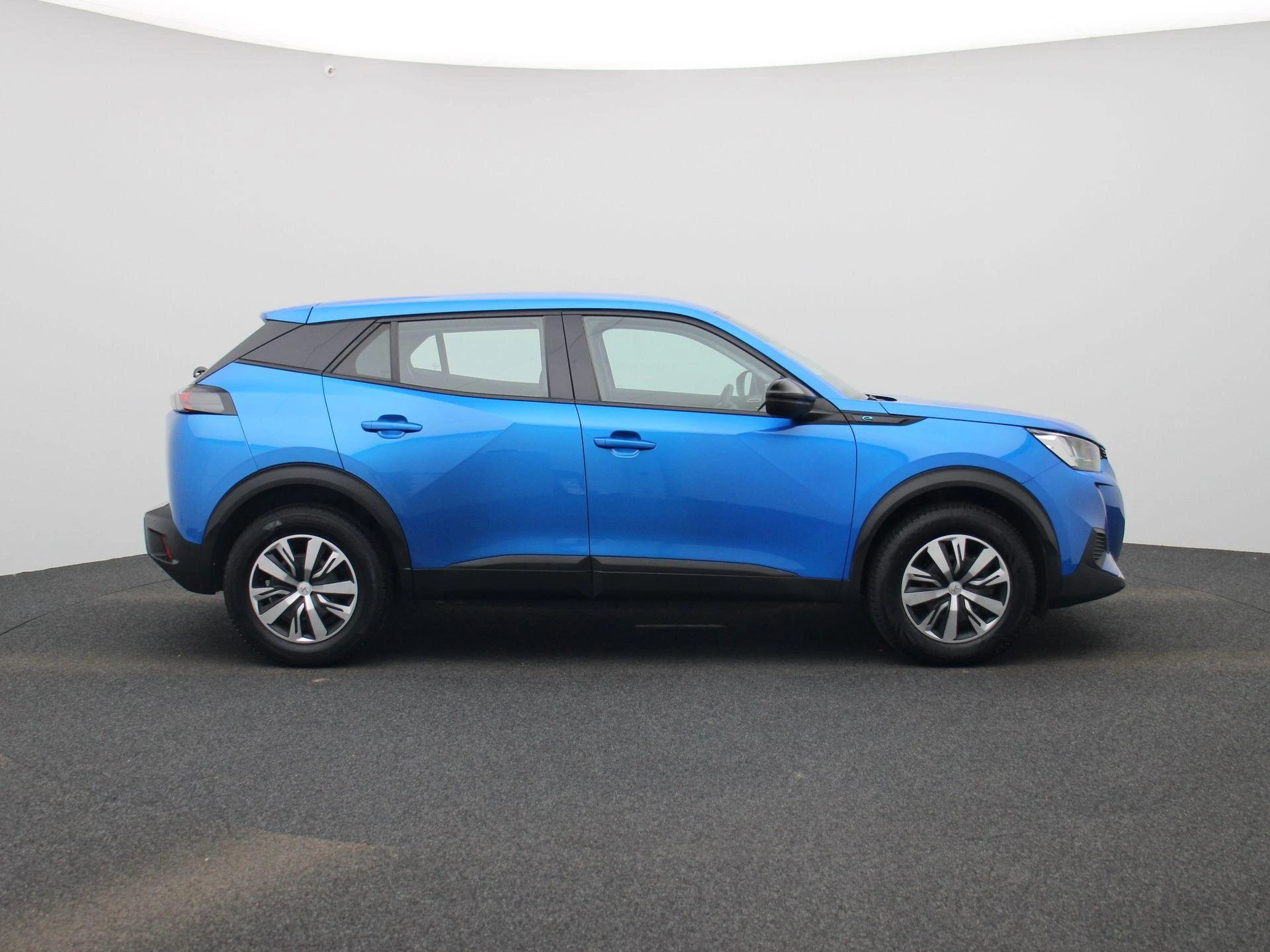 Peugeot-e-2008-image-5