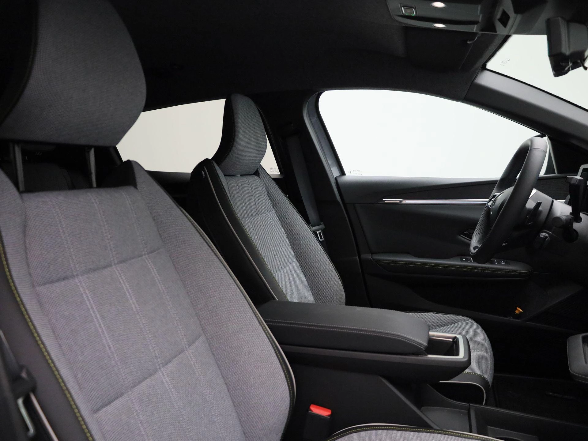 Renault-Megane E-Tech-image-31