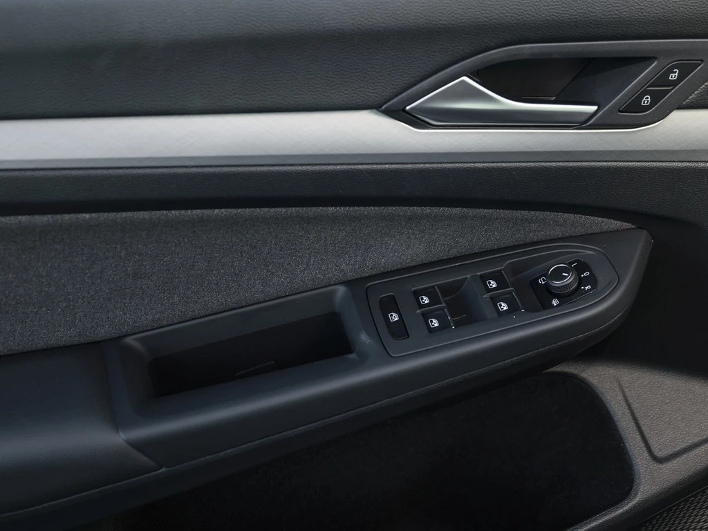 Volkswagen Golf Variant 1.5 eTSI DSG Life *LED*App-Connect*PDC*Climatronic*Sitz/Lenkradheizung*Bluetooth*