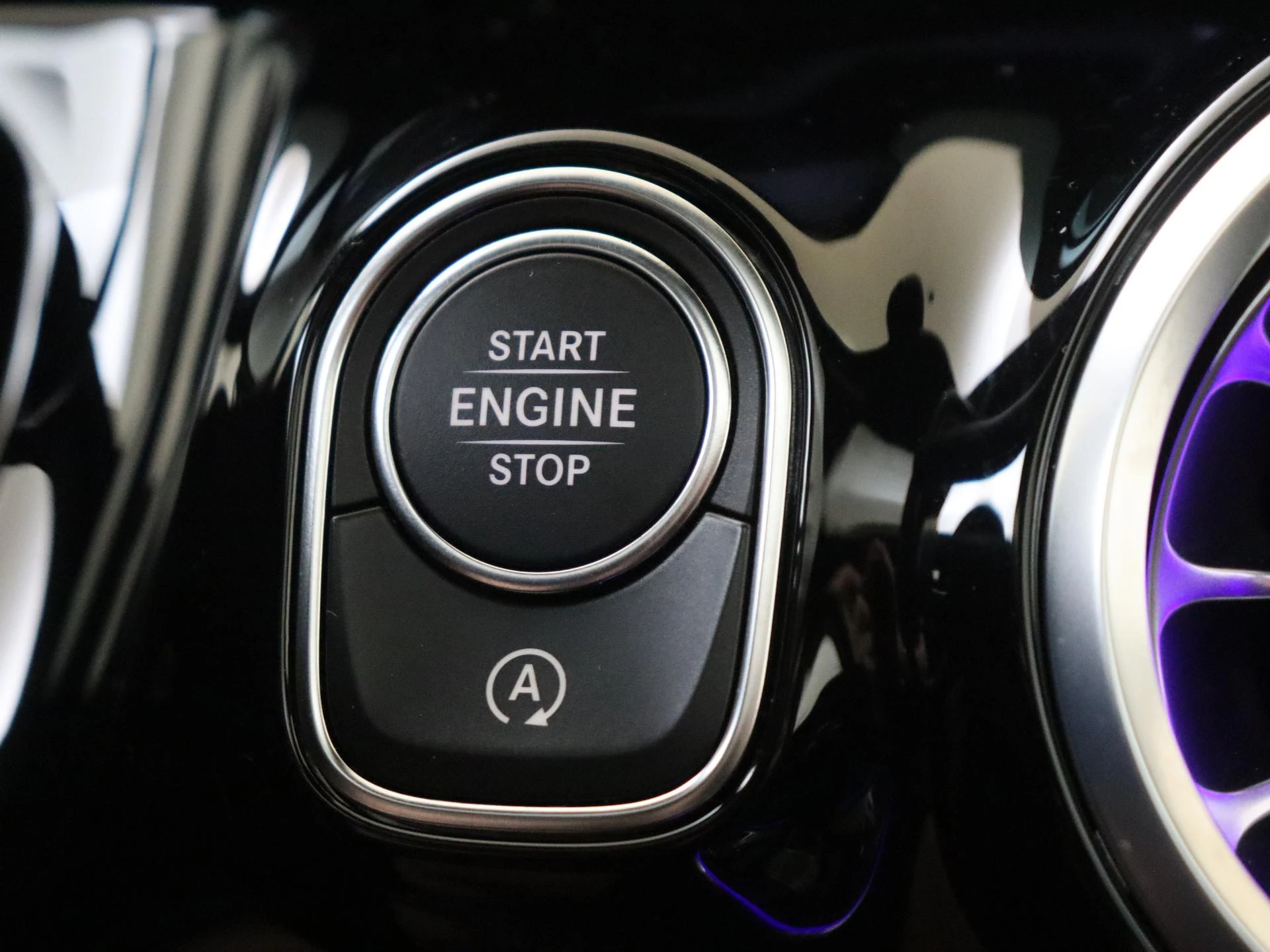 Mercedes-Benz-GLA-image-21