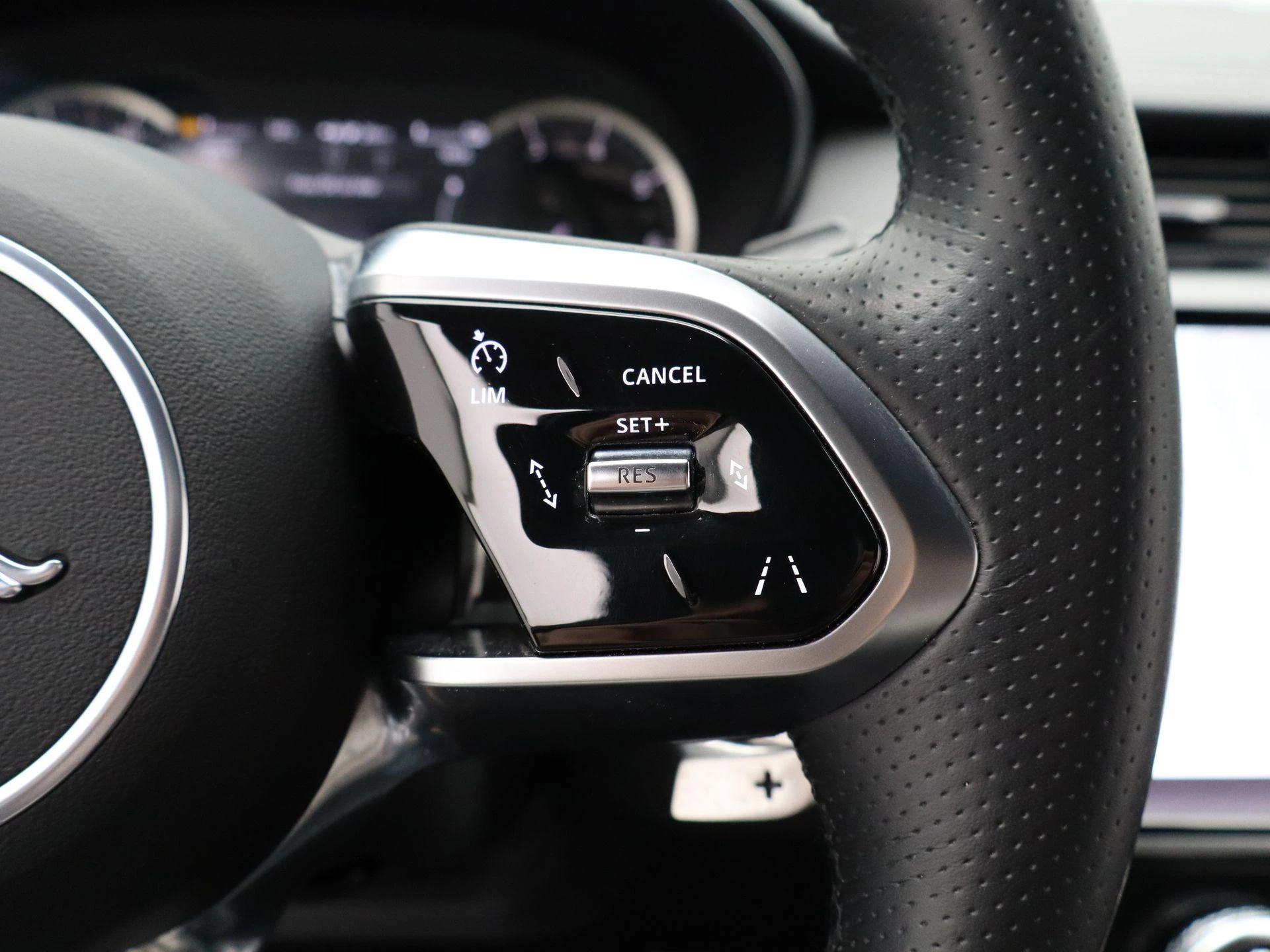 Jaguar-E-PACE-image-19