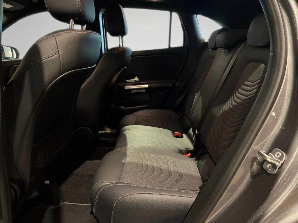 Mercedes-Benz-GLA 200 d-image-9