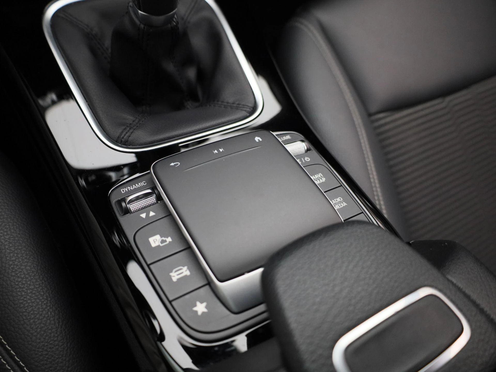 Mercedes-Benz-CLA-image-32
