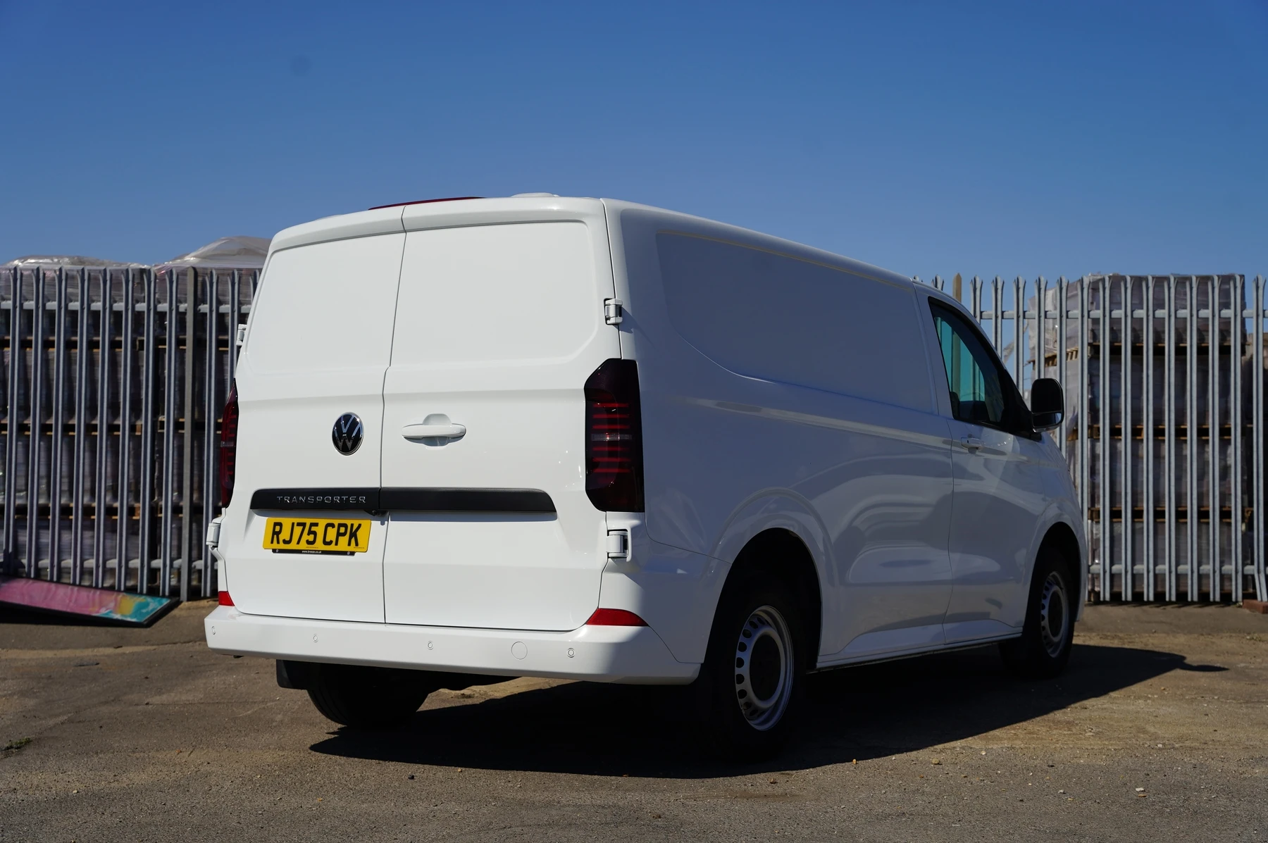 Volkswagen-Transporter-image-21