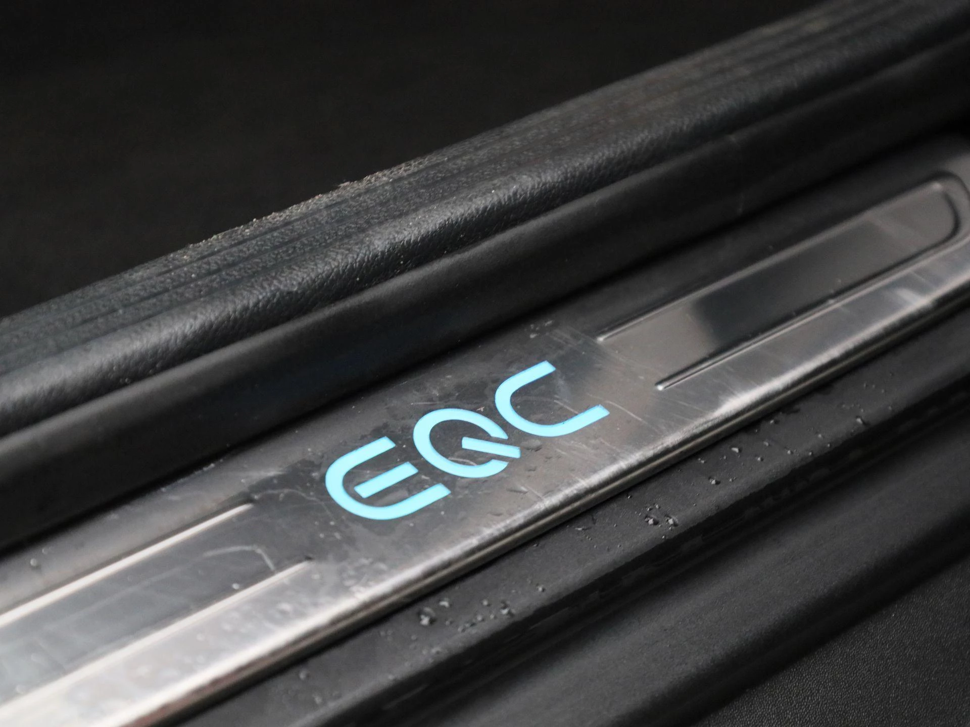 Mercedes-Benz-EQC-image-42