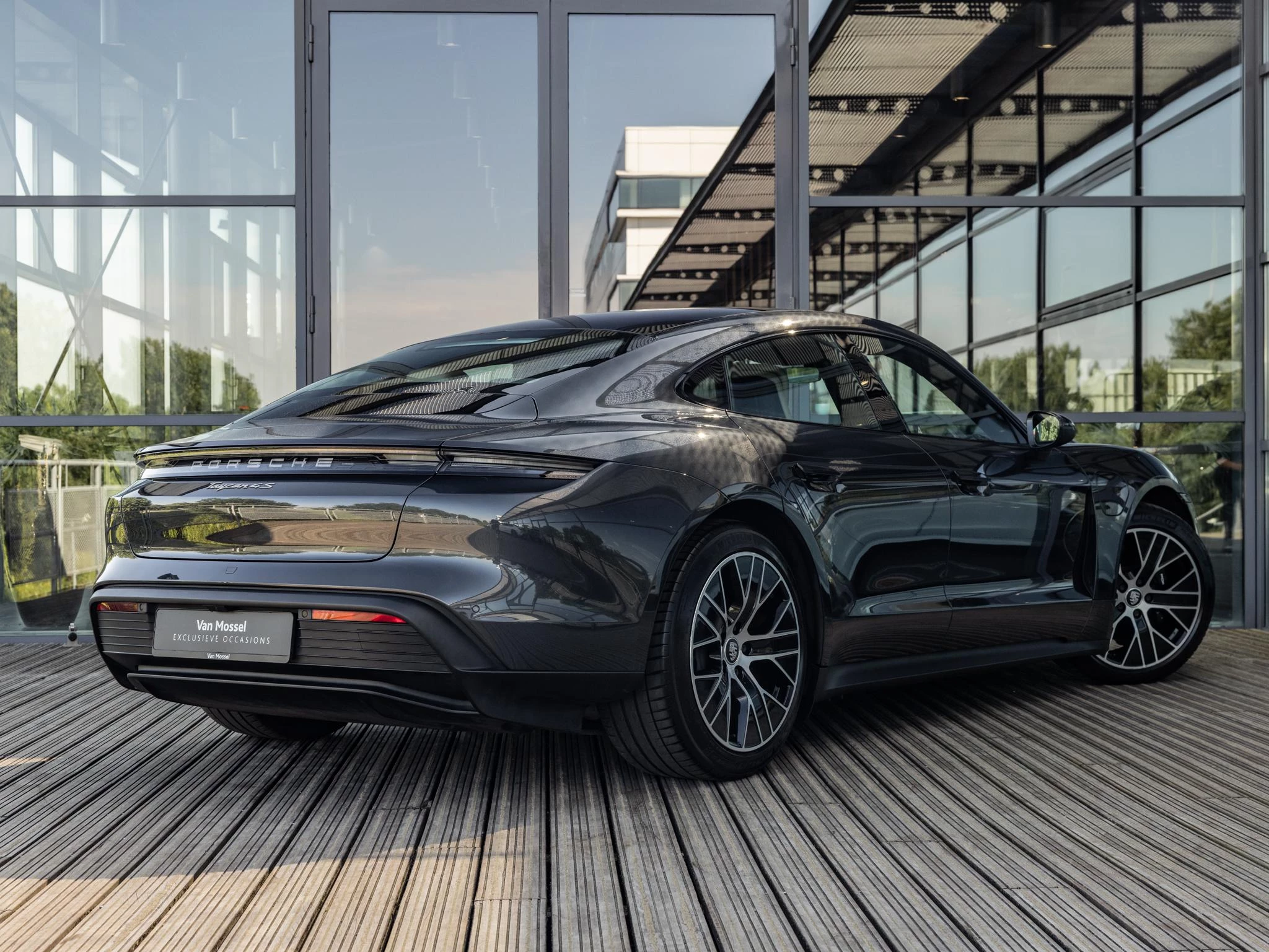 Porsche-Taycan-image-4