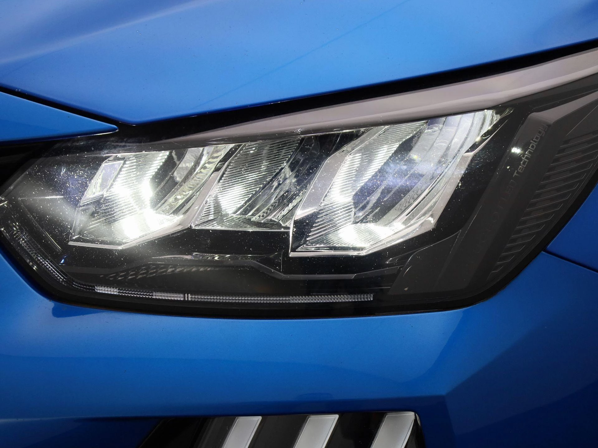 Peugeot-e-208-image-16