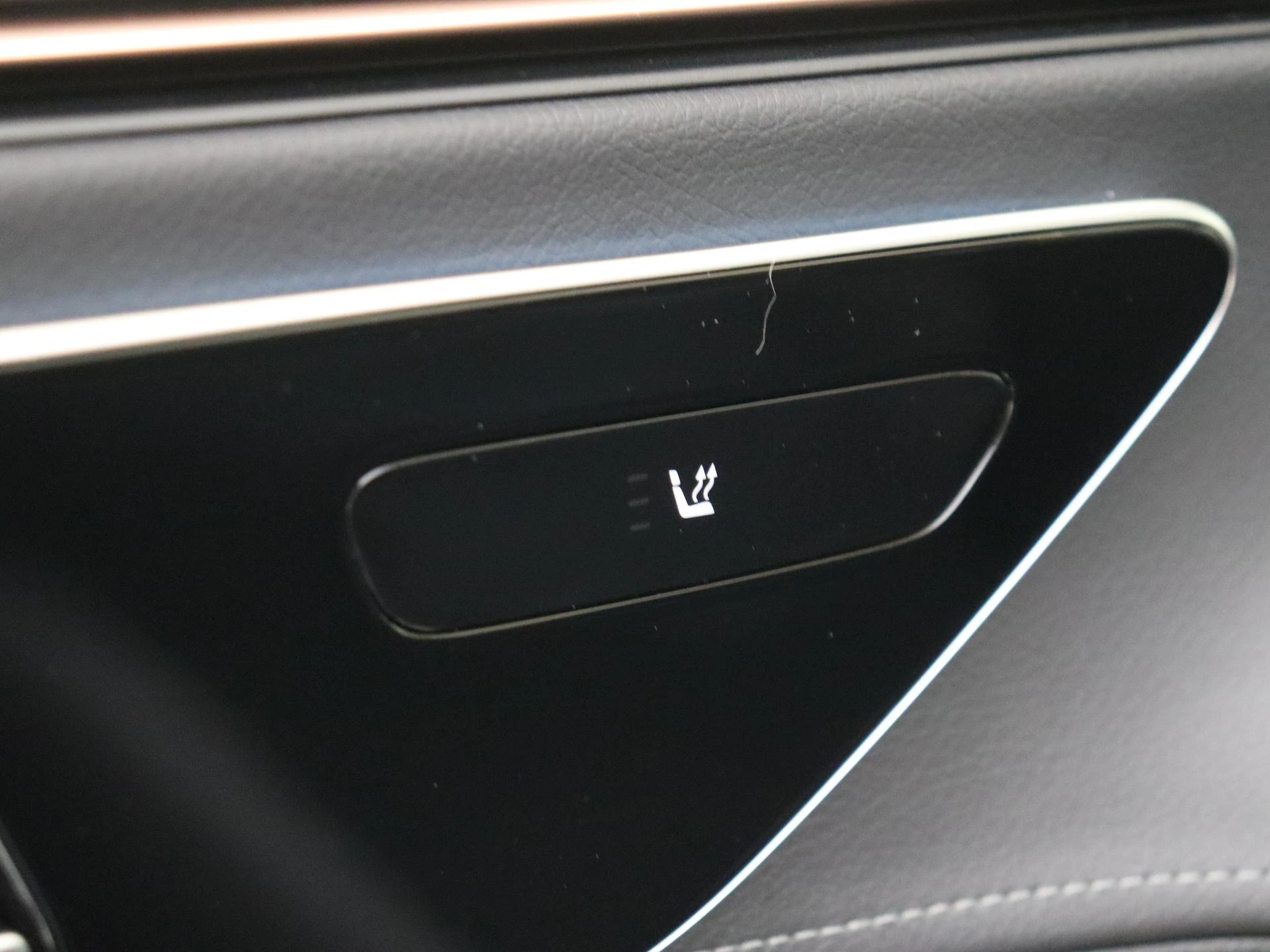 Mercedes-Benz-EQE-image-24