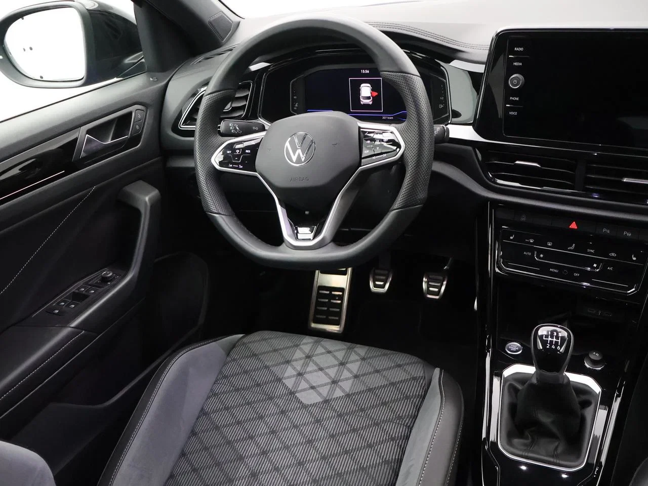 Volkswagen-T-Roc-image-13
