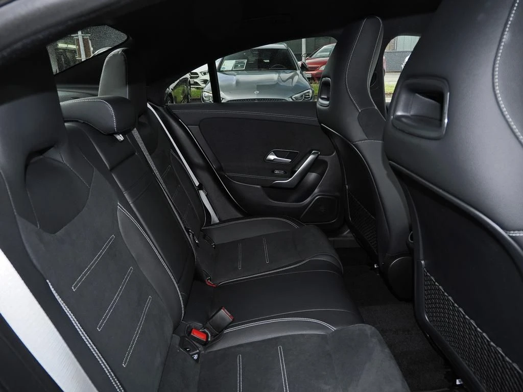 Mercedes-Benz-CLA 200-image-14