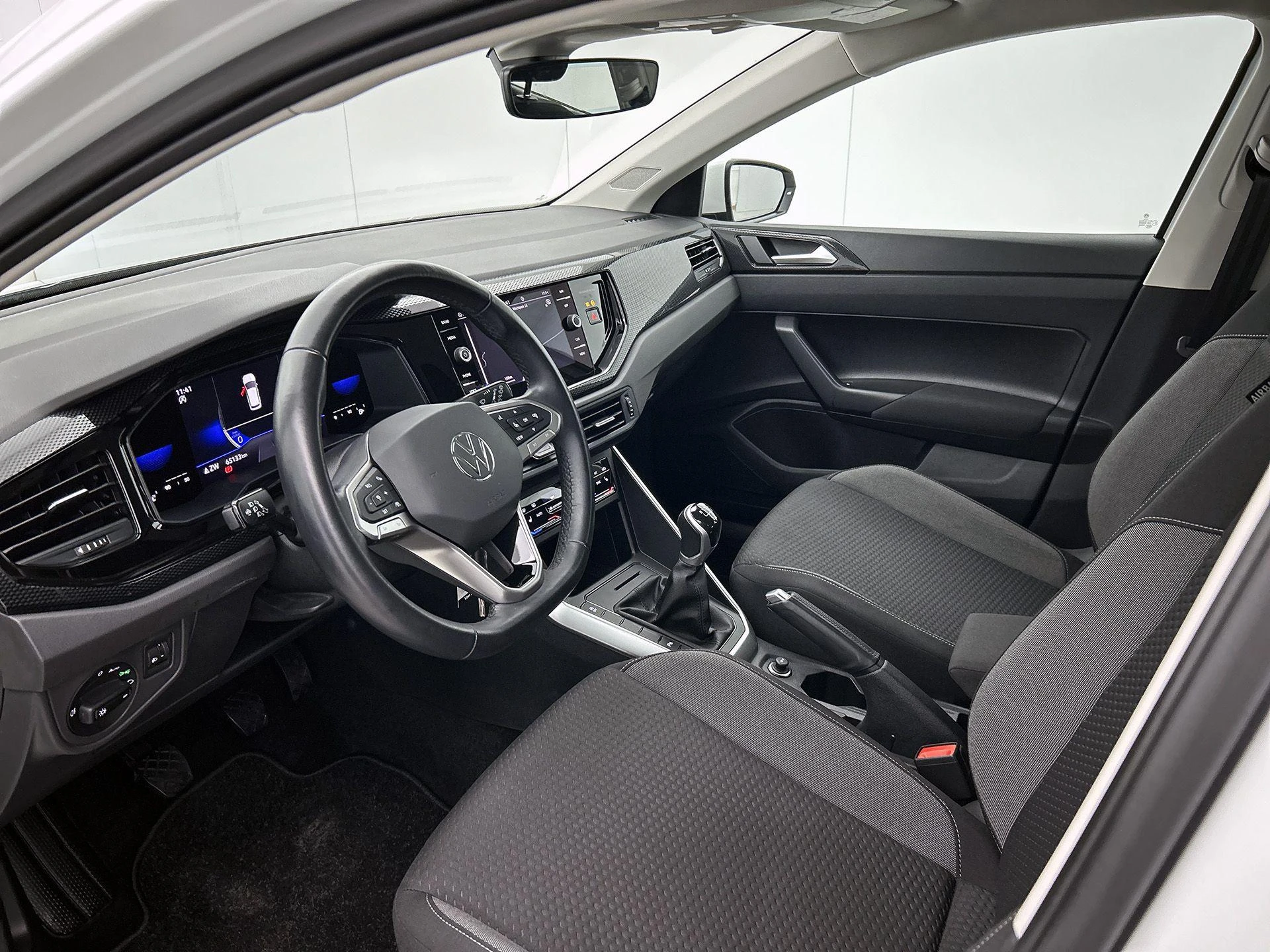 Volkswagen-Polo-image-13