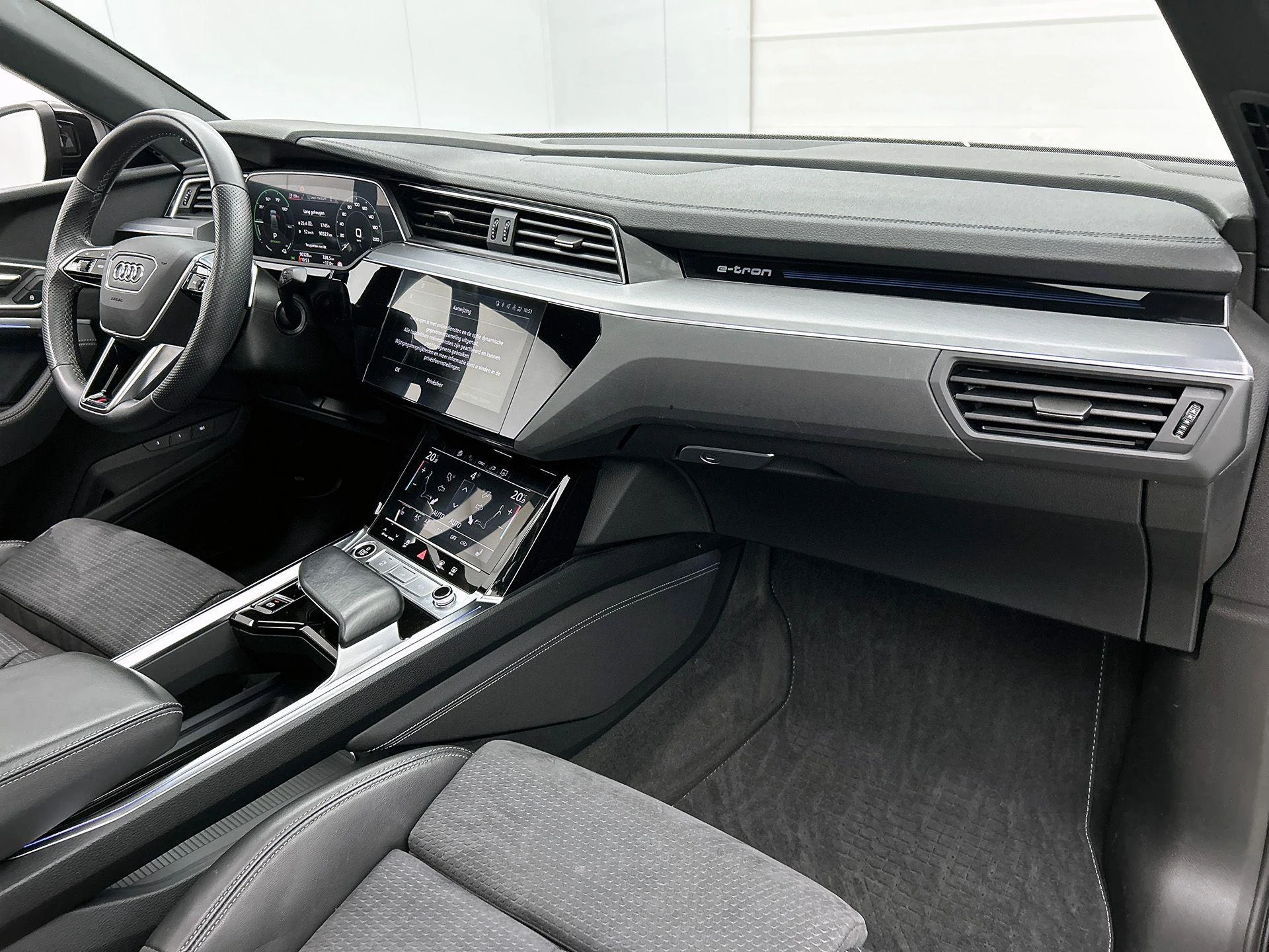 Audi-Q8 Sportback e-tron-image-17