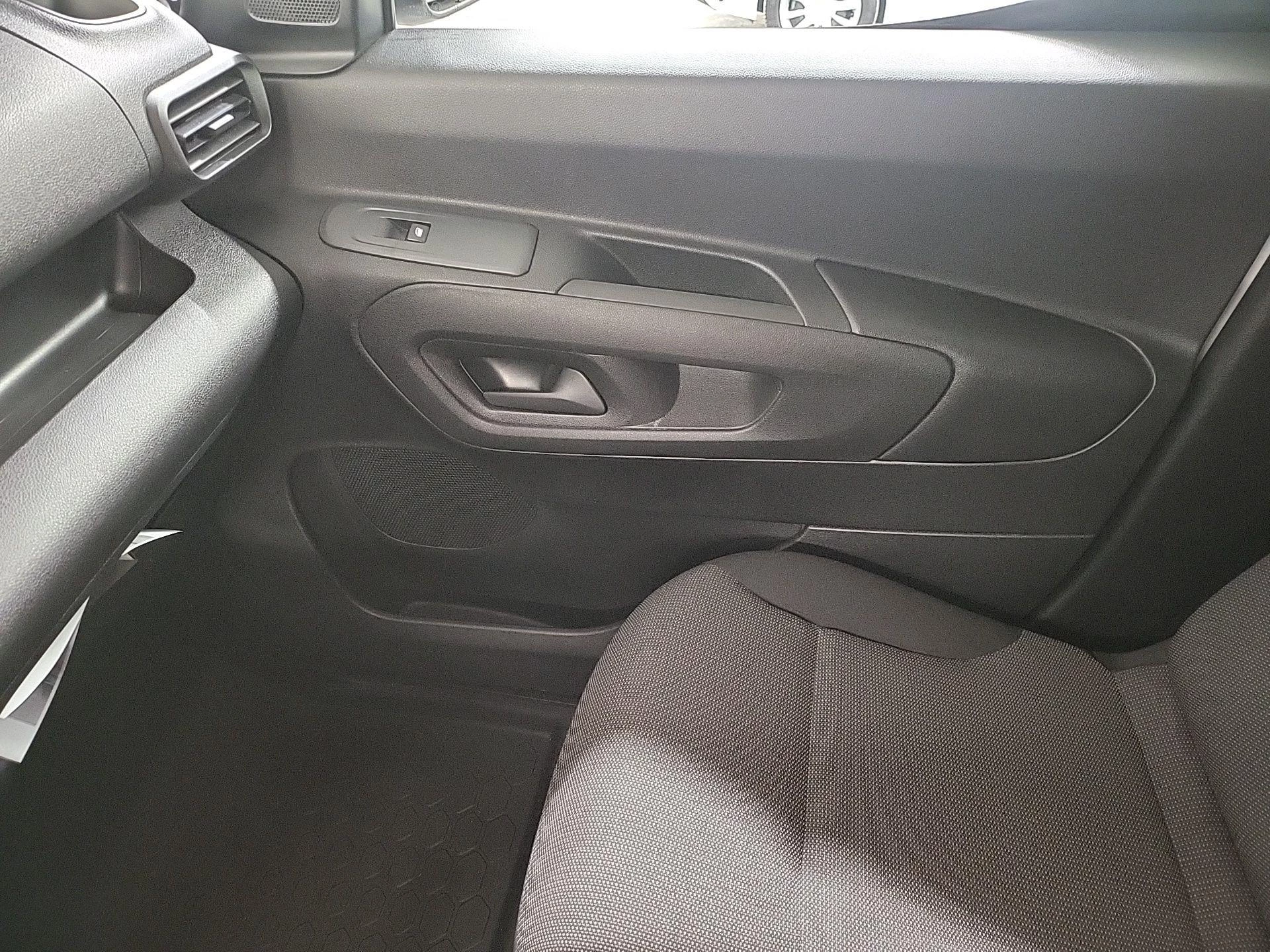 Opel-Combo-e-image-16