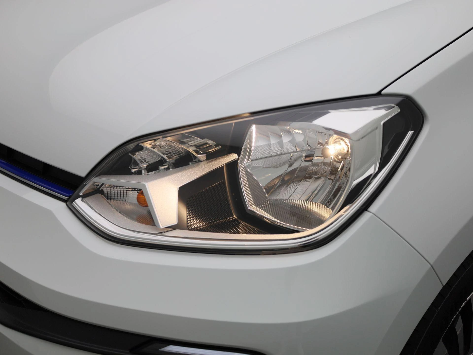 Volkswagen-e-up!-image-14