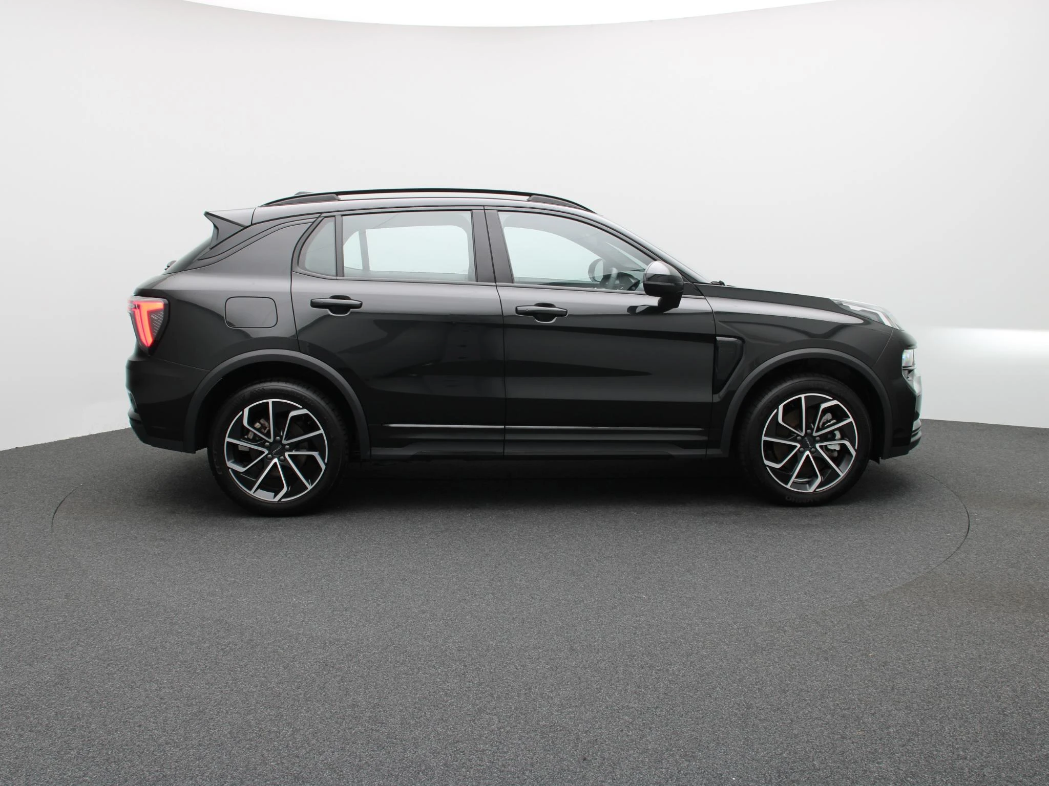 Lynk & Co-01-image-7