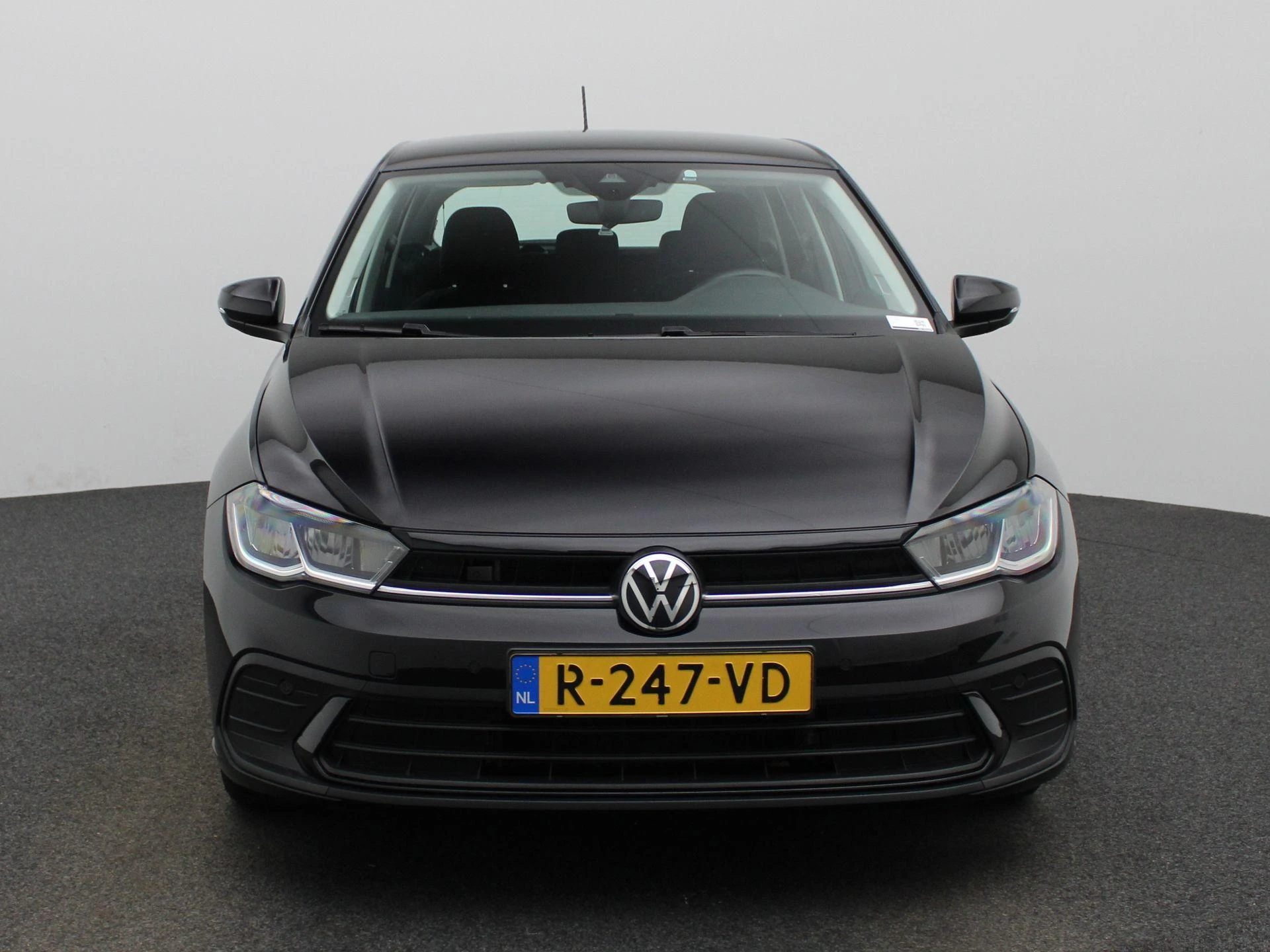 Volkswagen-Polo-image-2