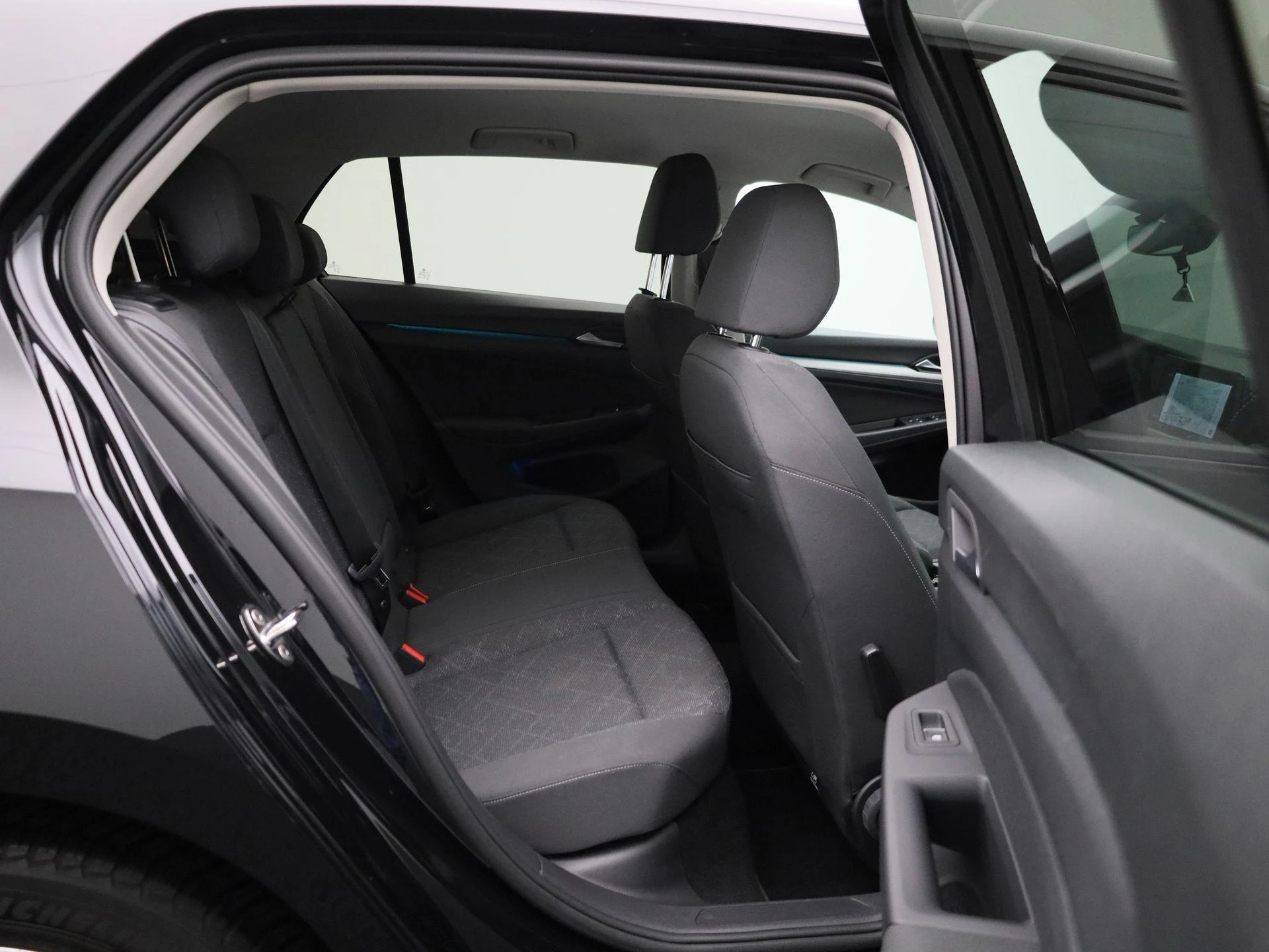 Volkswagen-Golf-image-32