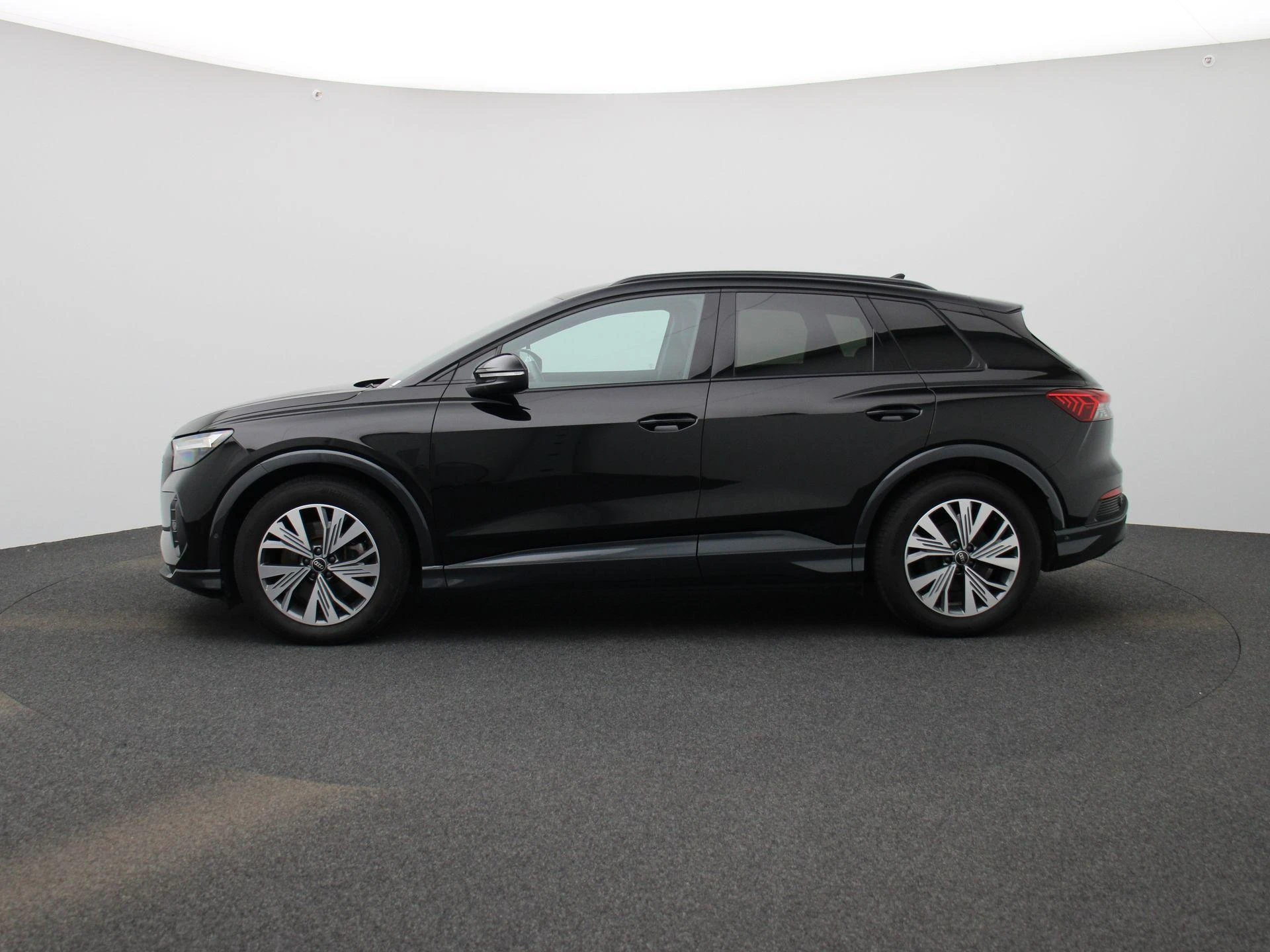 Audi-Q4 e-tron-image-3