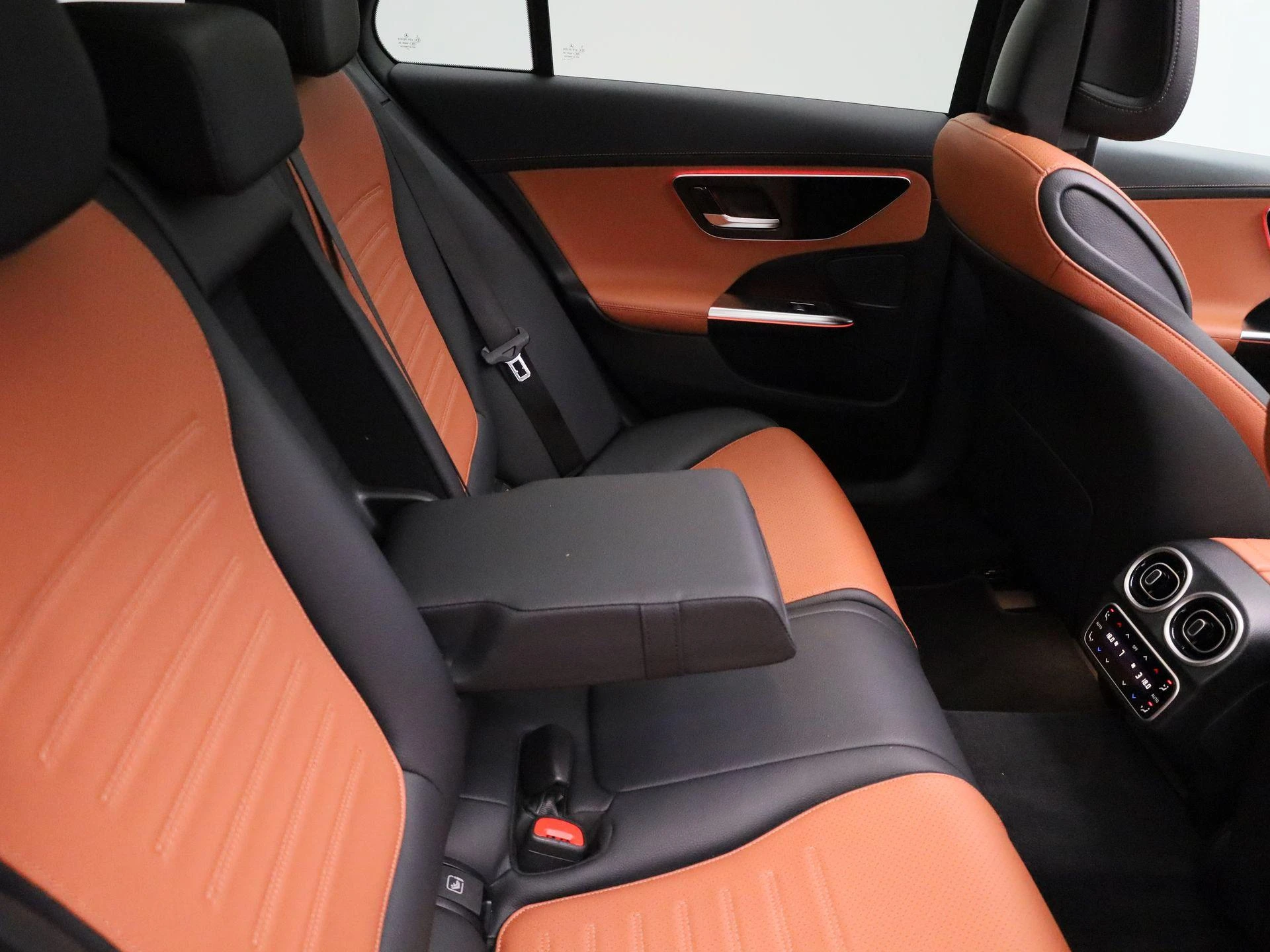 Mercedes-Benz-C-Klasse-image-42