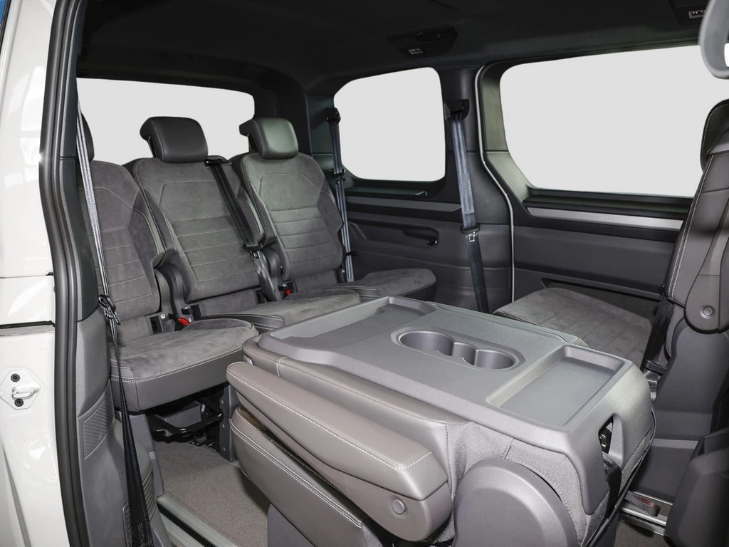 Volkswagen-Multivan-image-8