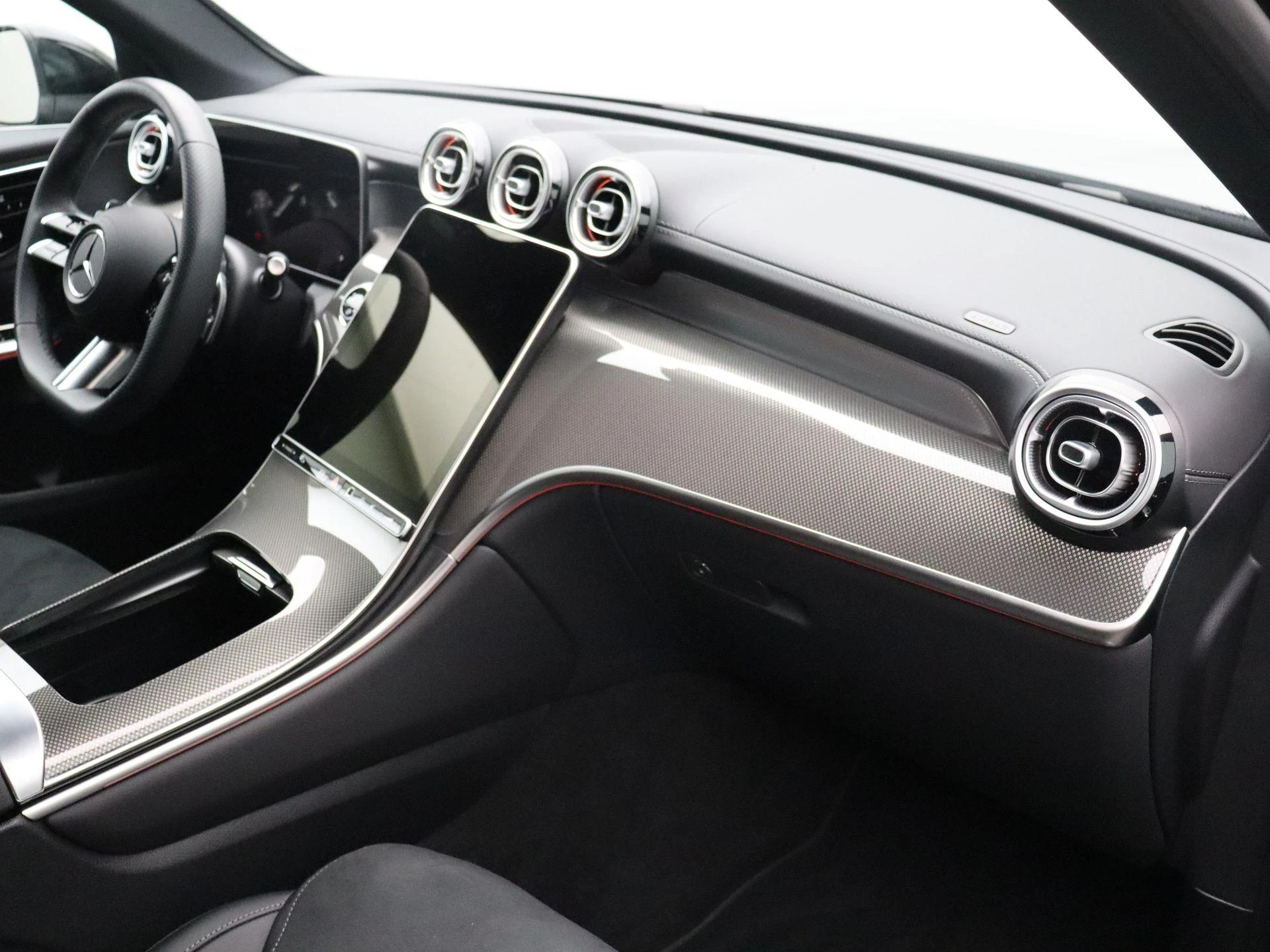 Mercedes-Benz-GLC-image-24