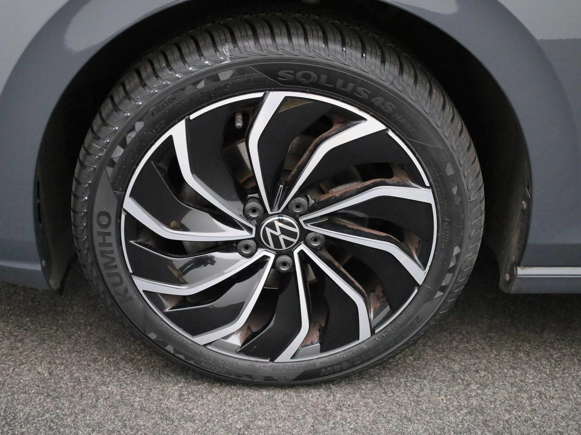 Volkswagen-Golf-image-13