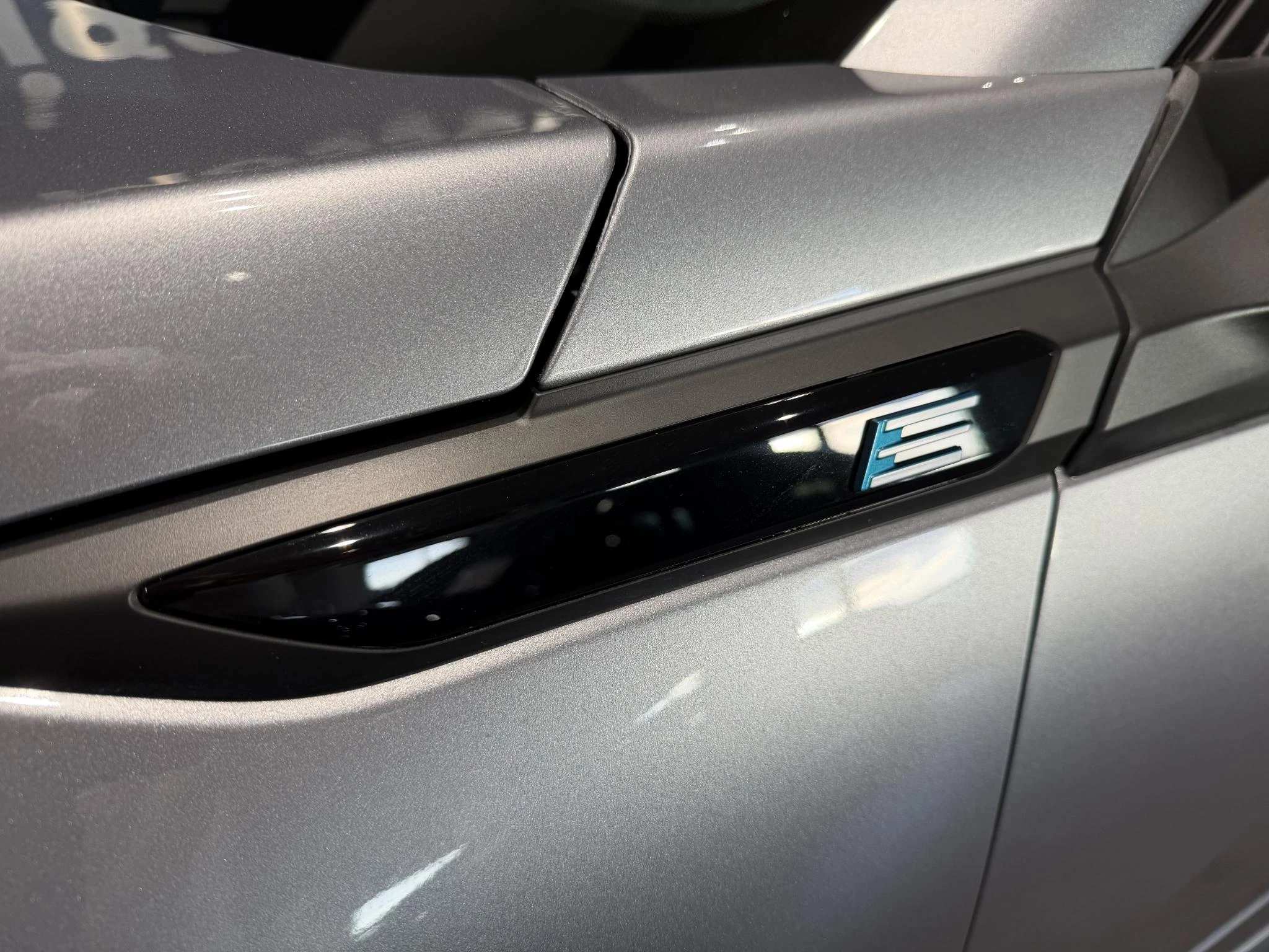 Peugeot-e-2008-image-9