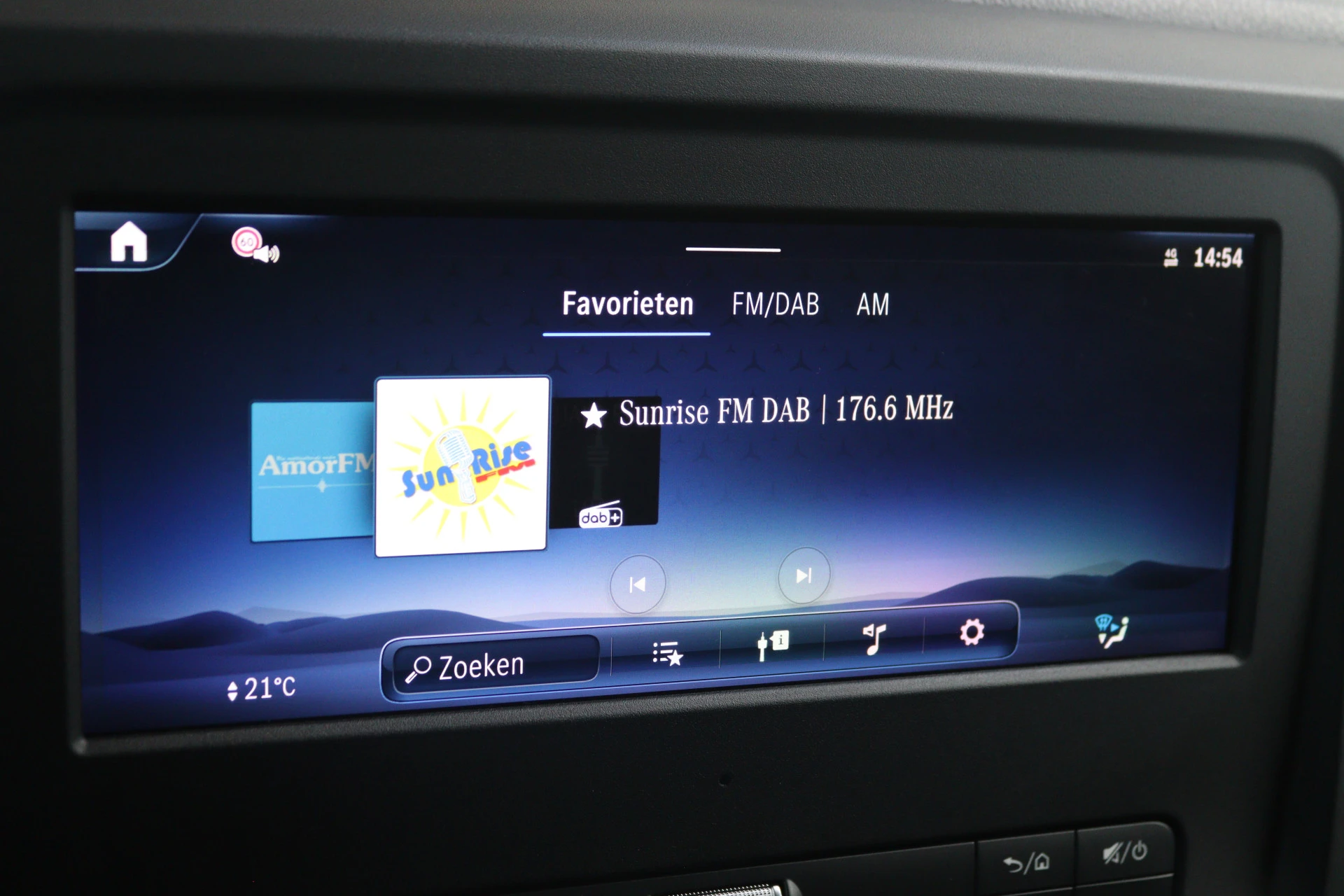 Mercedes-Benz-Vito-image-9