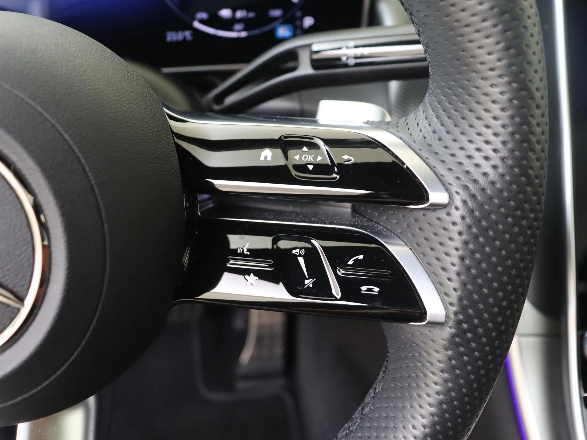 Mercedes-Benz-GLC-image-12