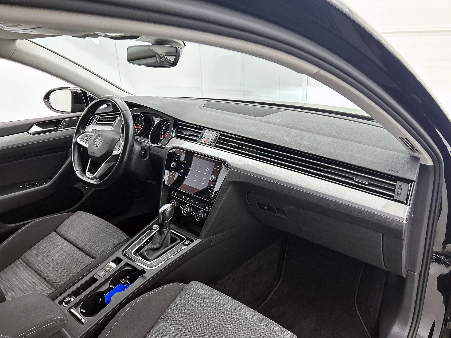 Volkswagen-Passat-image-18