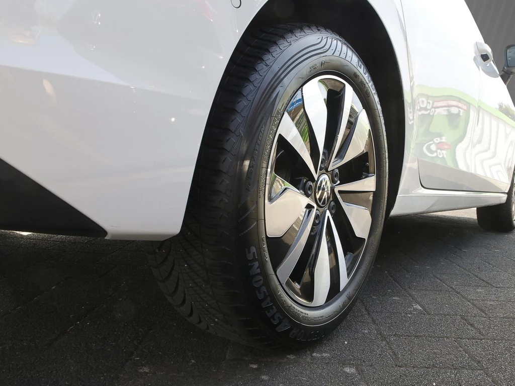 Volkswagen Golf VIII 1.5 eTSI DSG Move AppConnect/ACC