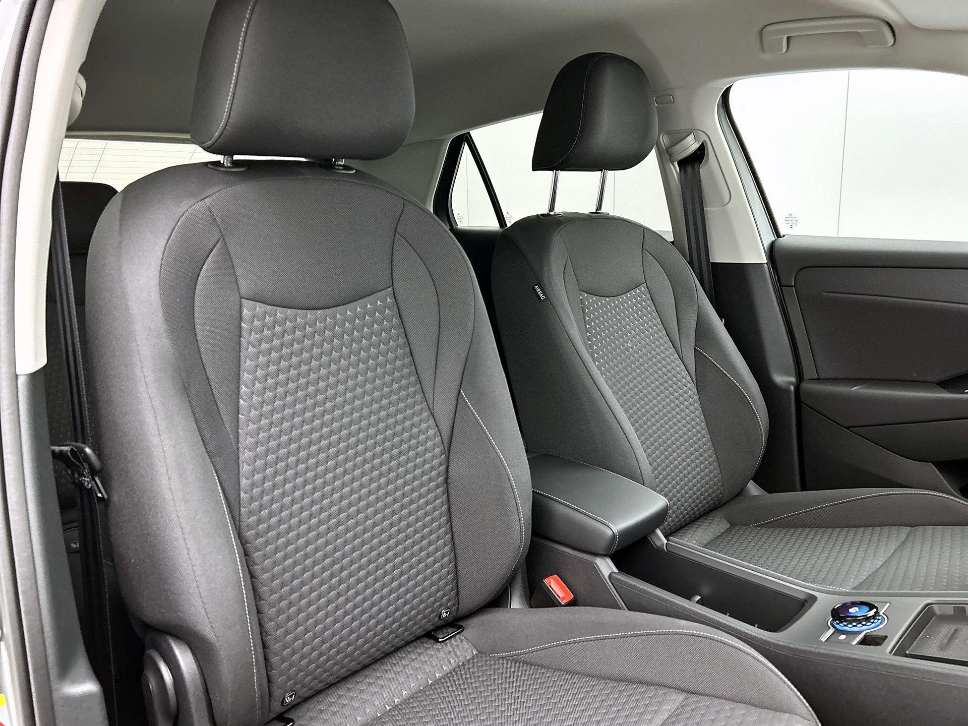 Volkswagen-T-Roc-image-31